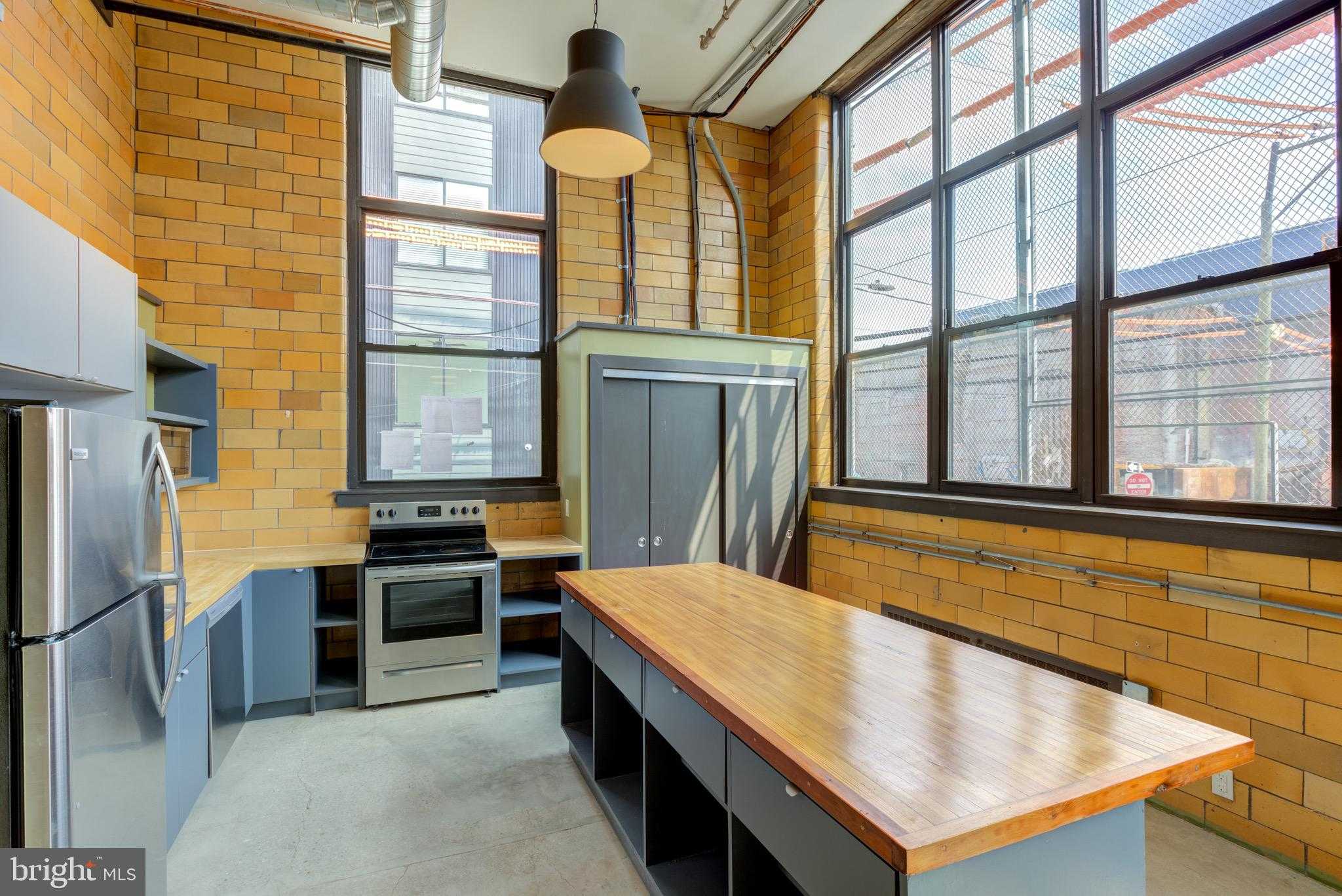 111 W Norris St photo 68