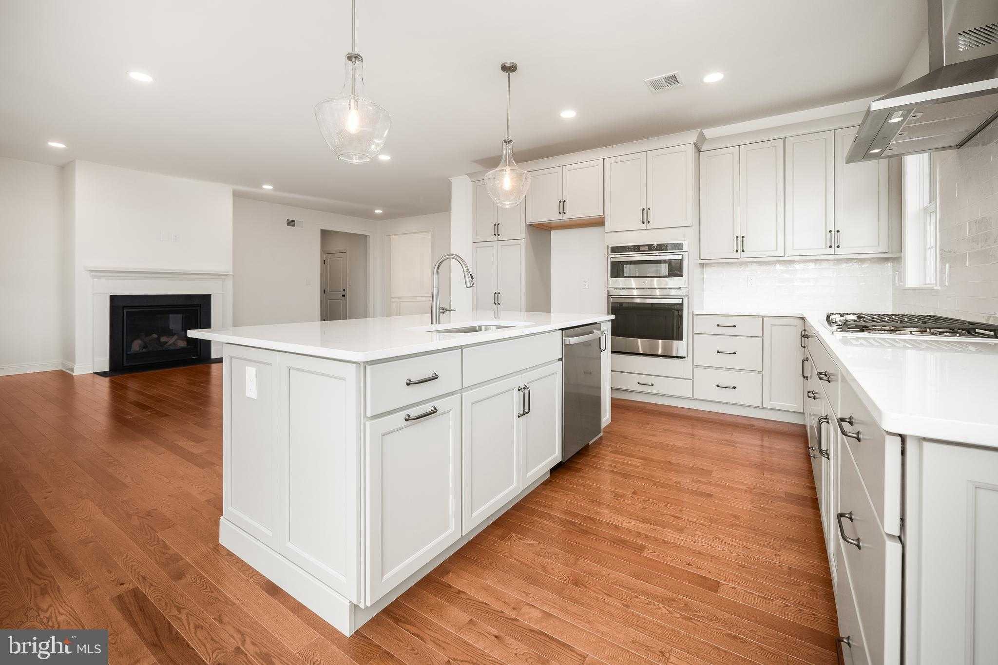 4276 Stonebridge Dr photo 11