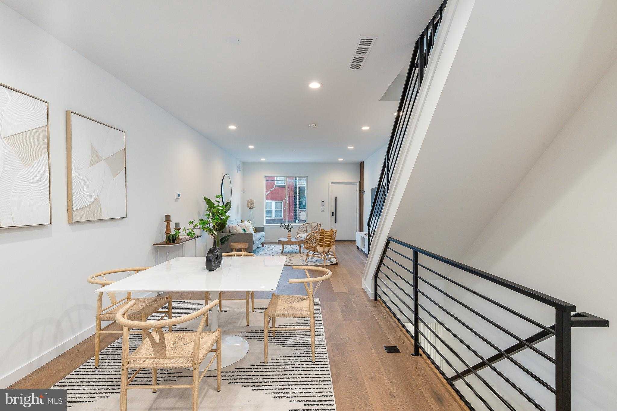 2925 W Master St photo 16