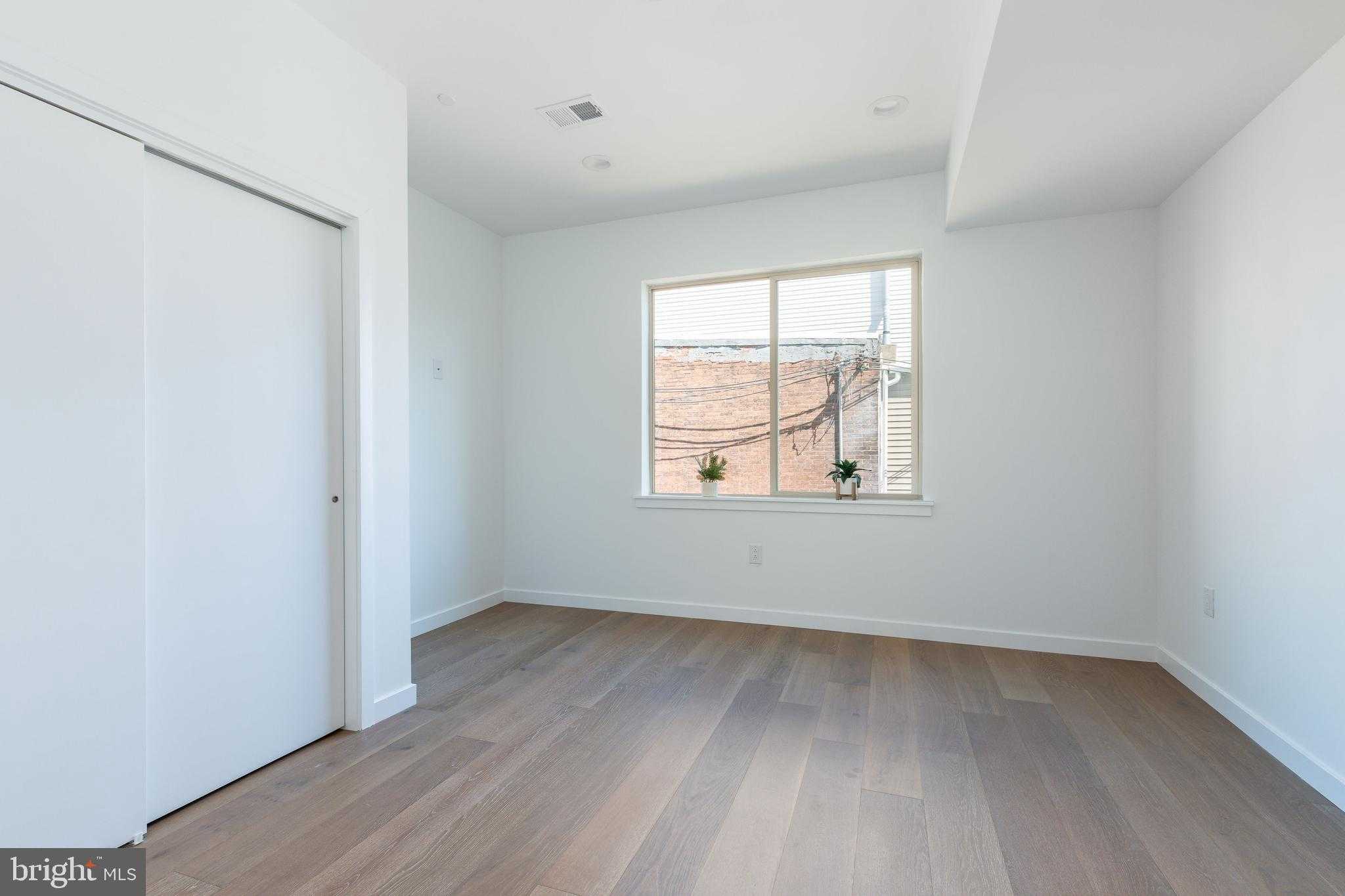 2925 W Master St photo 24