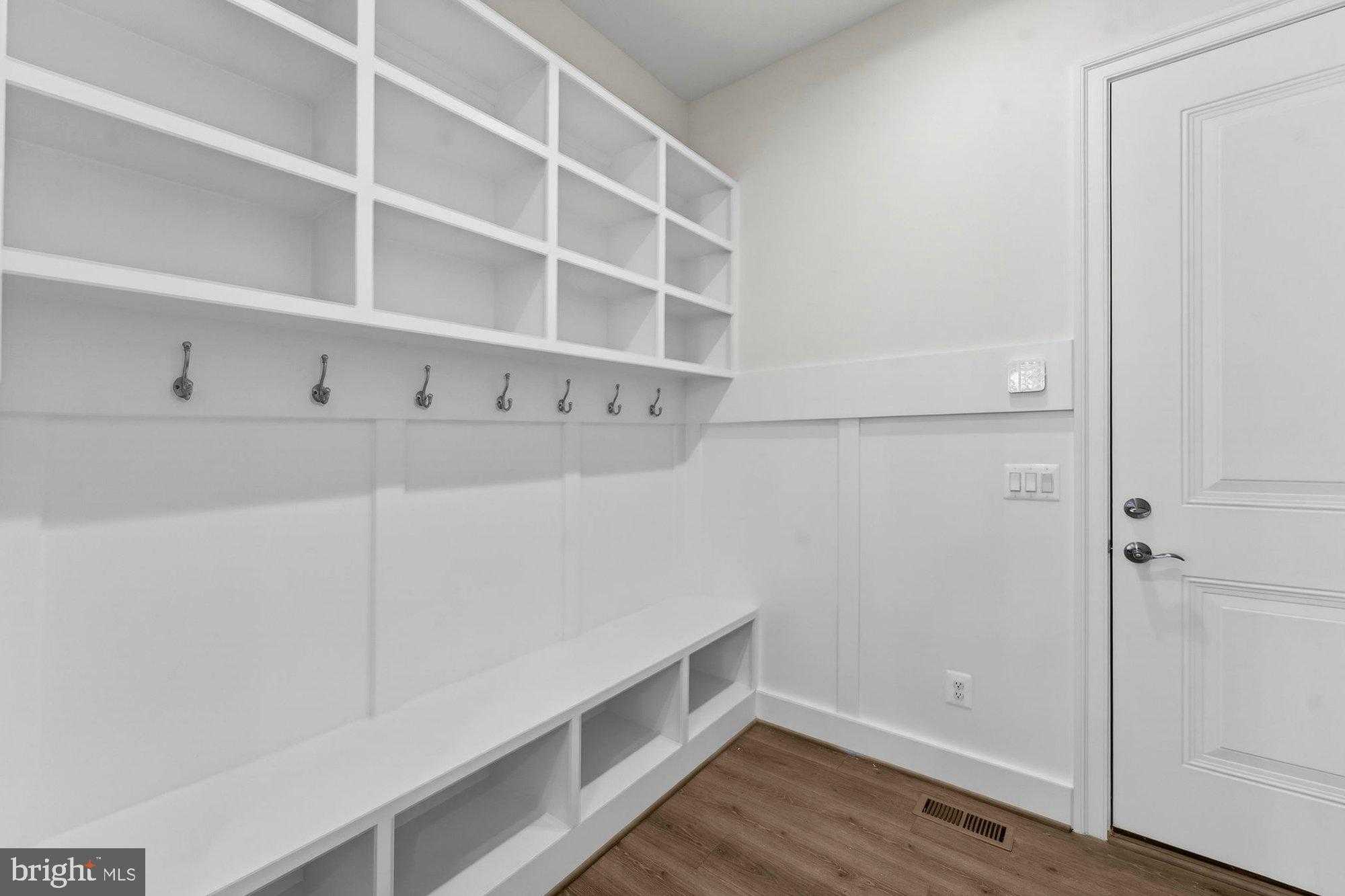 309 Park St NE photo 28