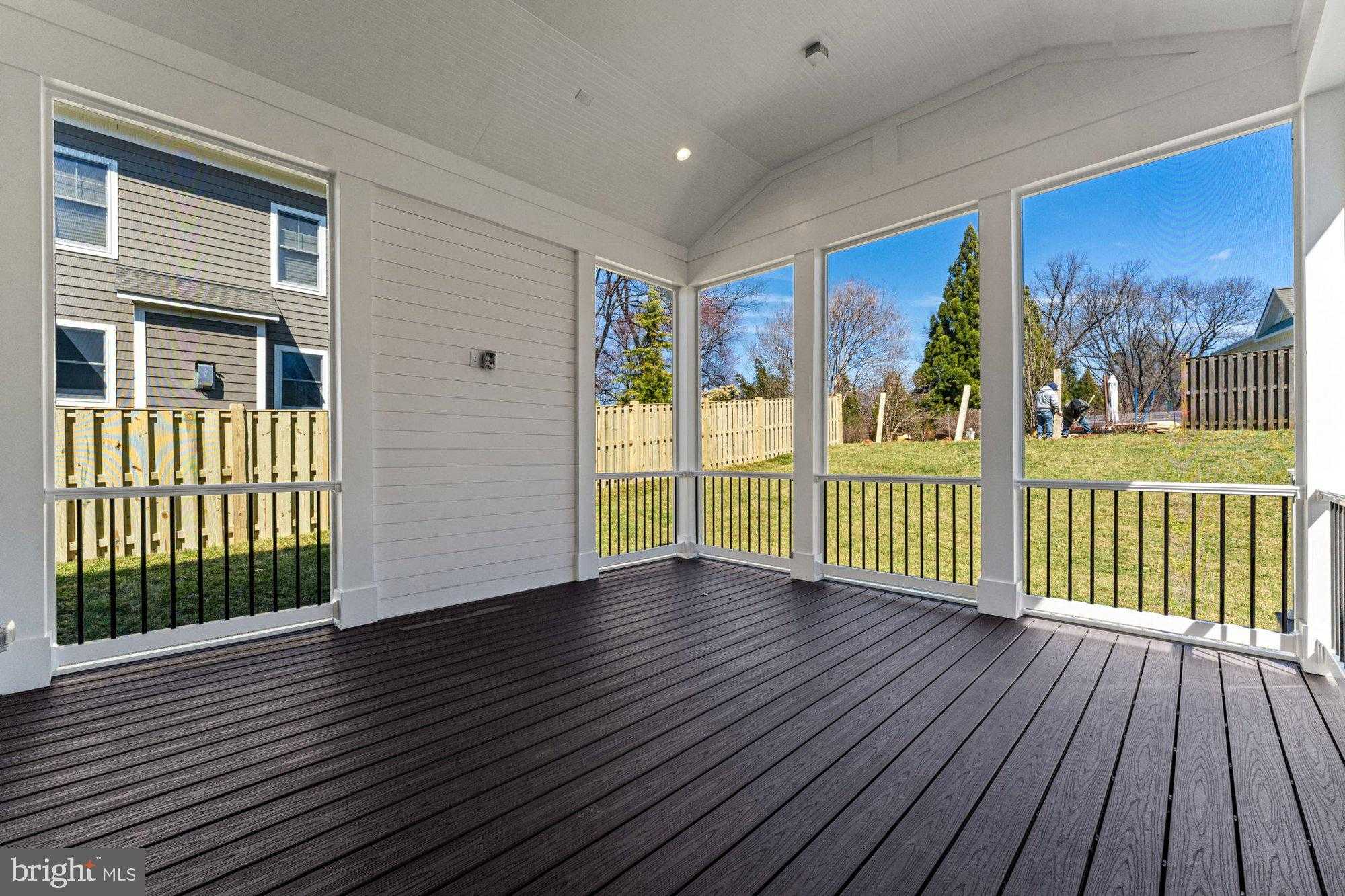 309 Park St NE photo 82