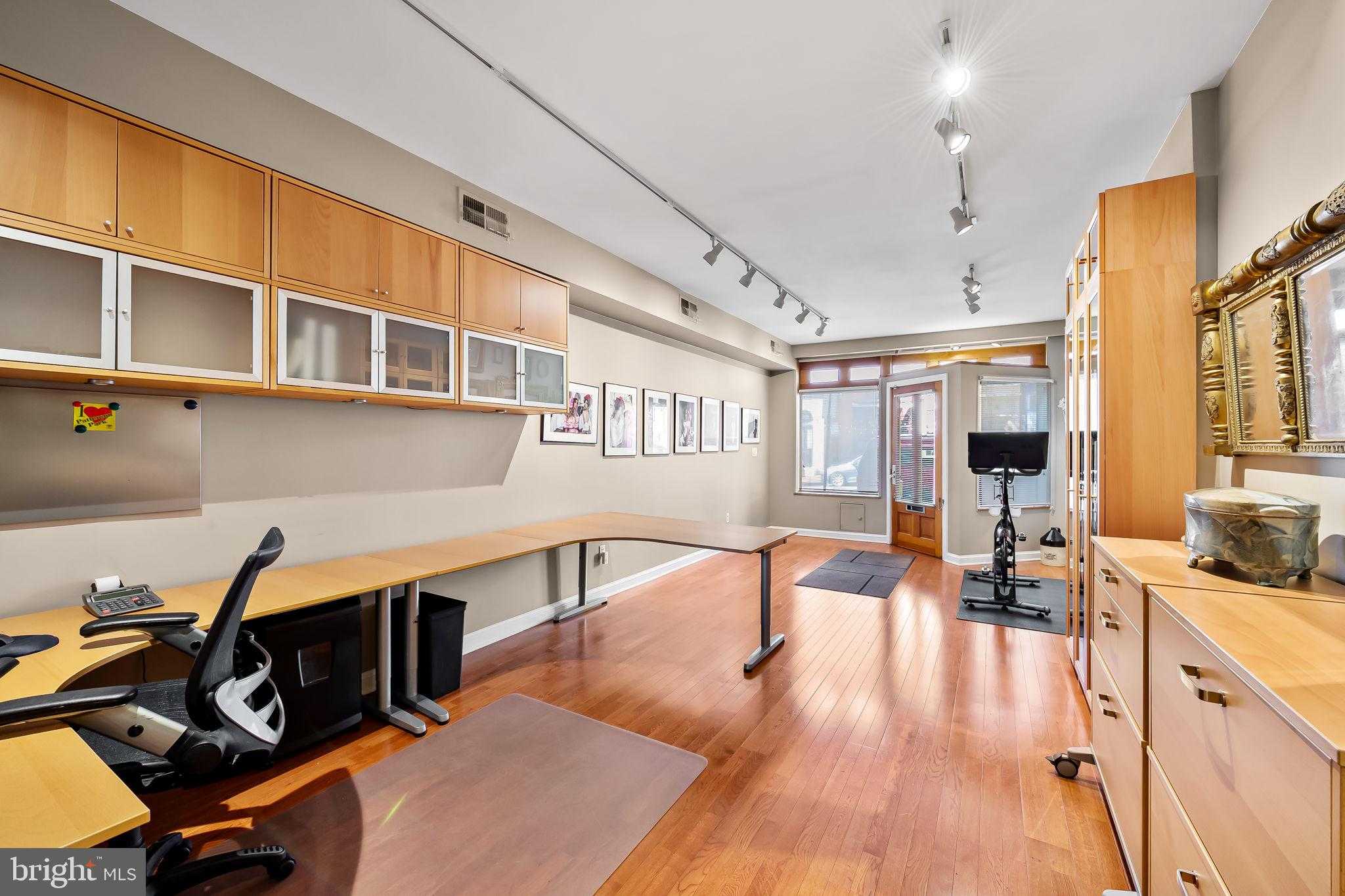 1637 E Baltimore St photo 4