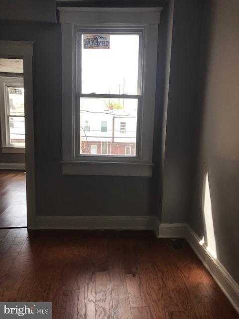 2627 E Chase St photo 16