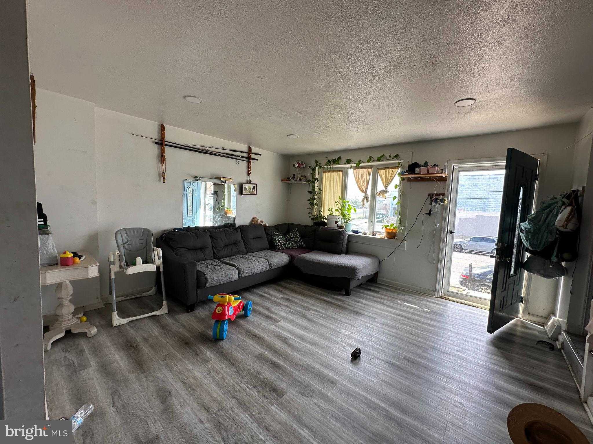 7121 Brous Ave photo 3