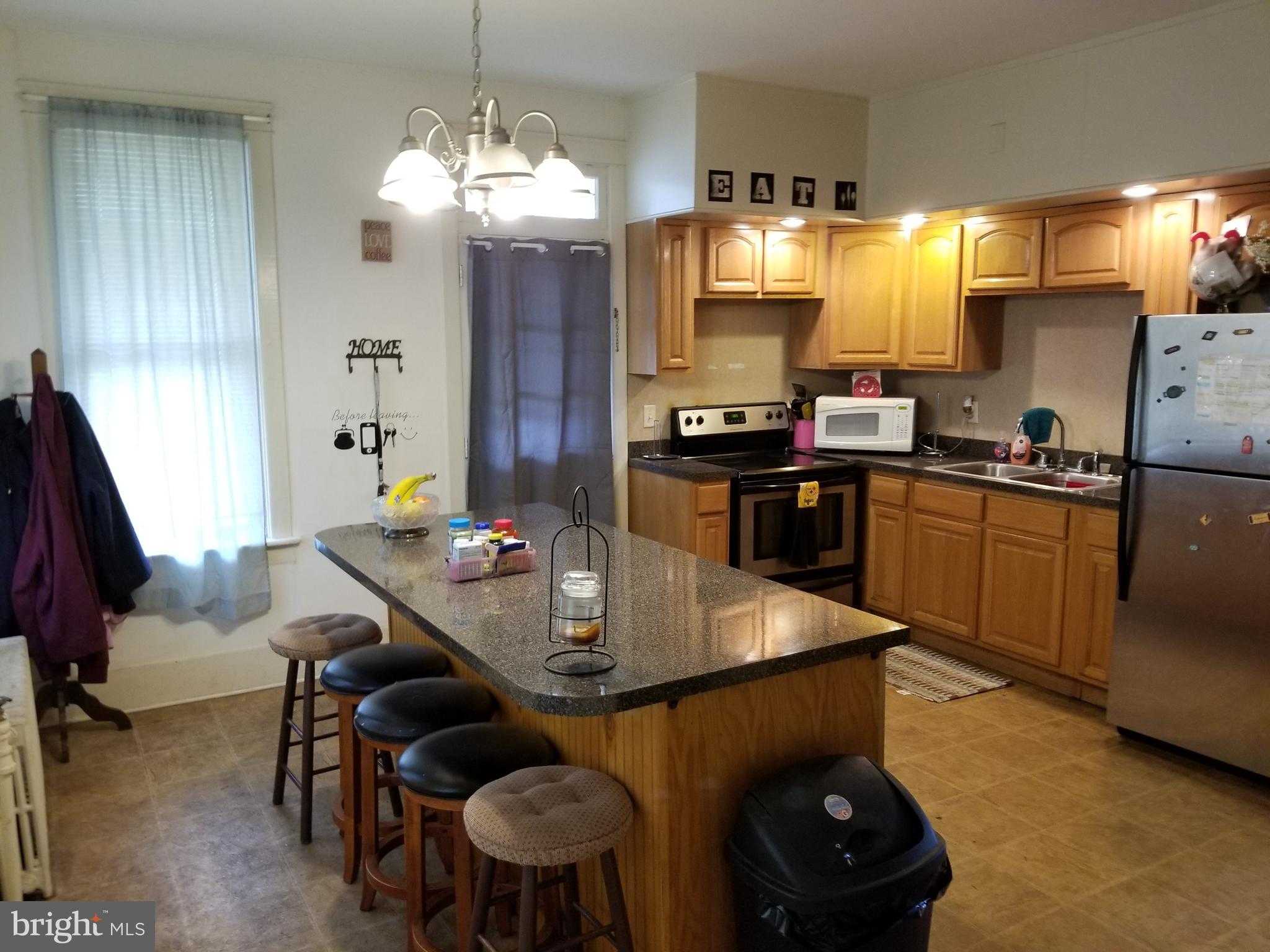 9 S Queen St photo 6