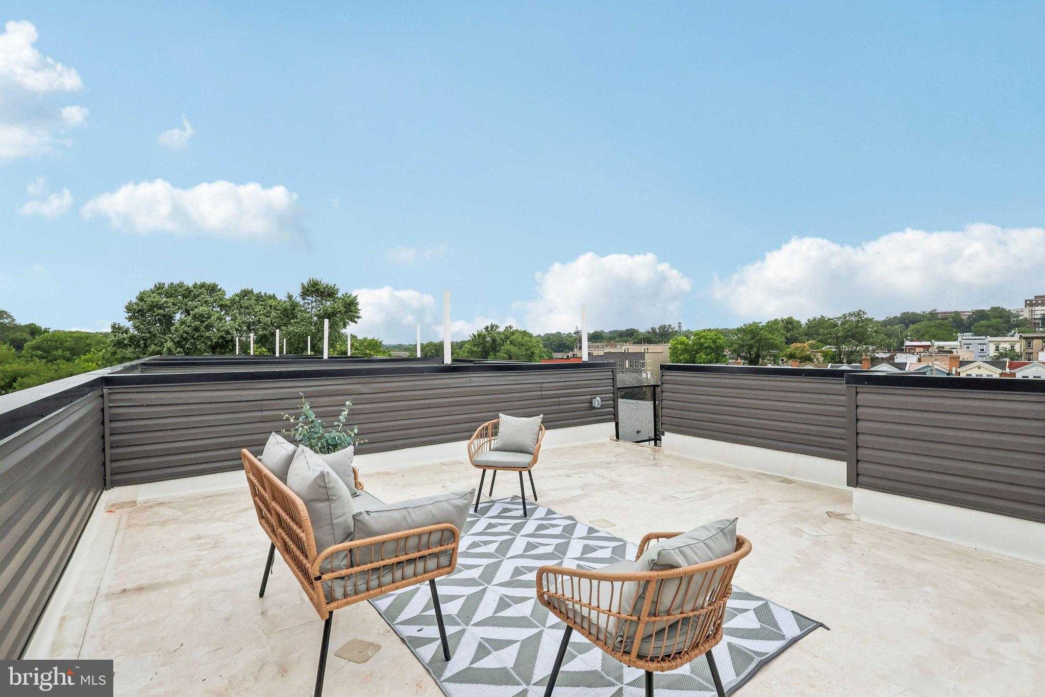 3411 W Lippincott St photo 28