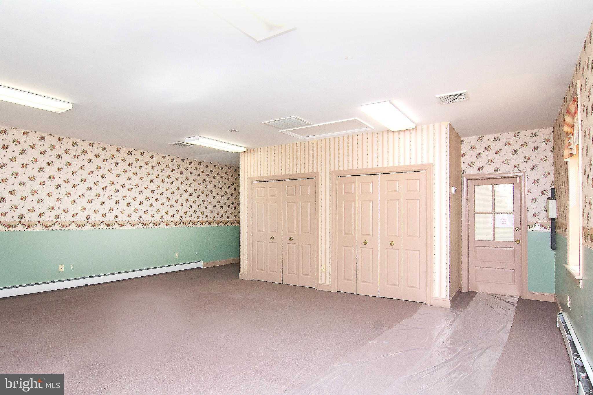 192 E Main St photo 24