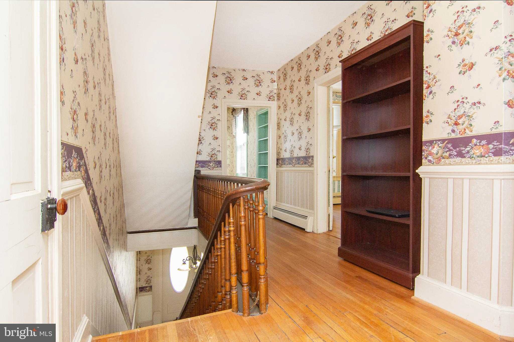 192 E Main St photo 40