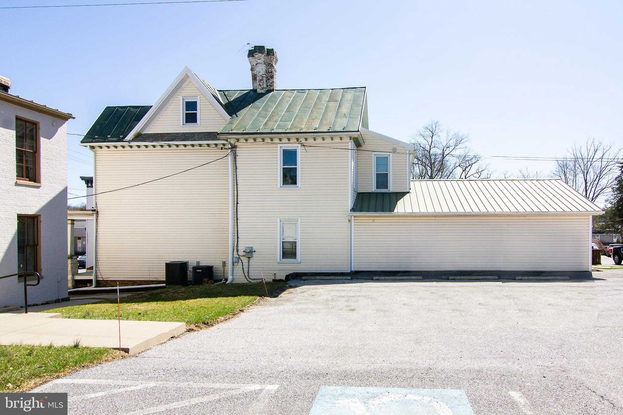 192 E Main St photo 41