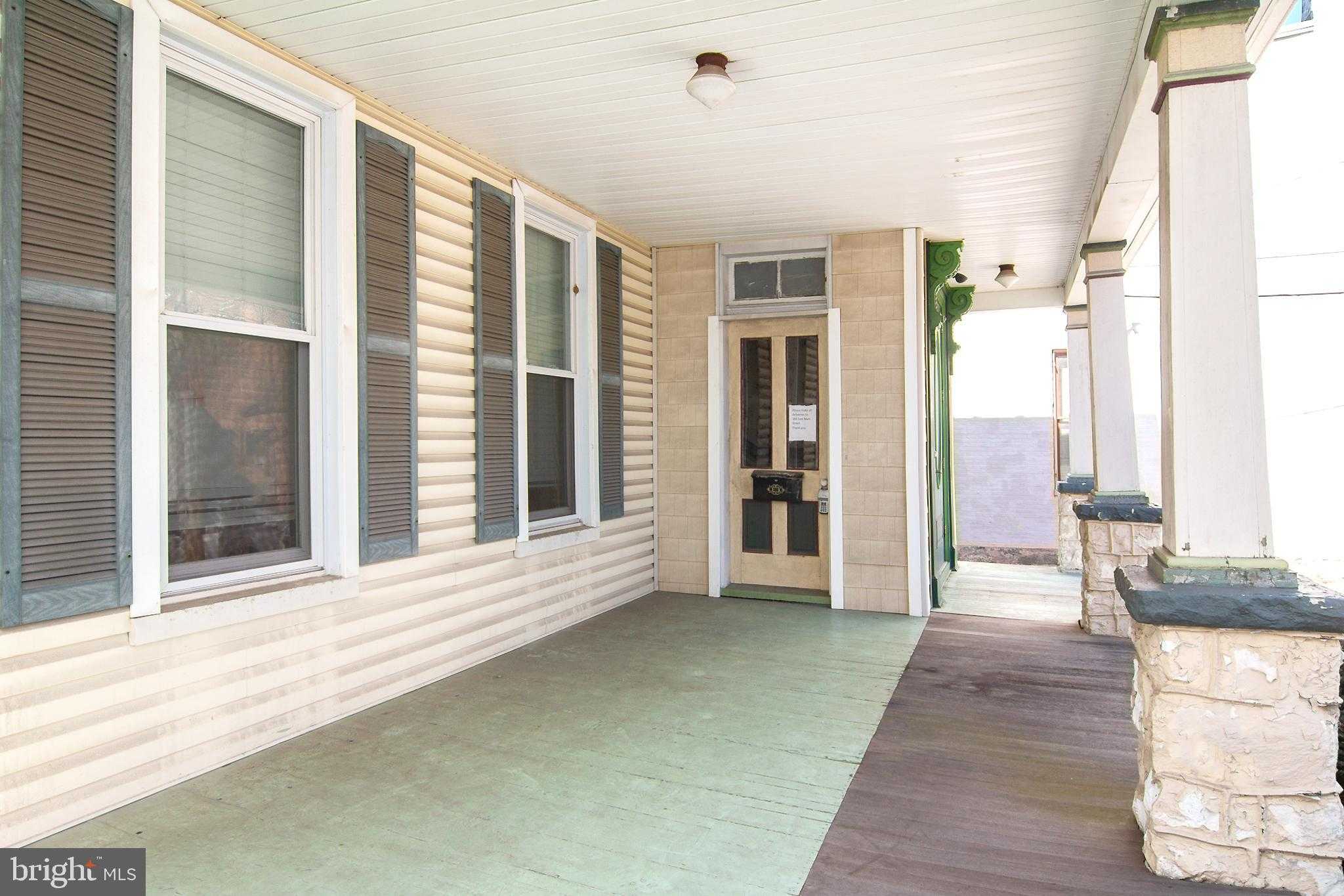 192 E Main St photo 5