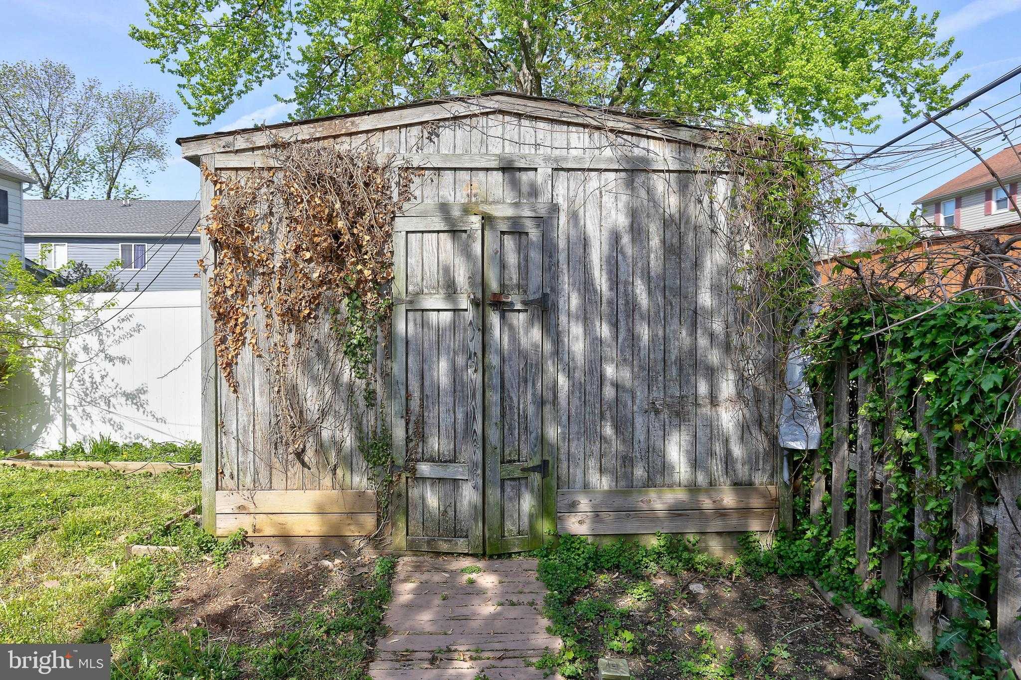 216 Clyde Ave photo 36