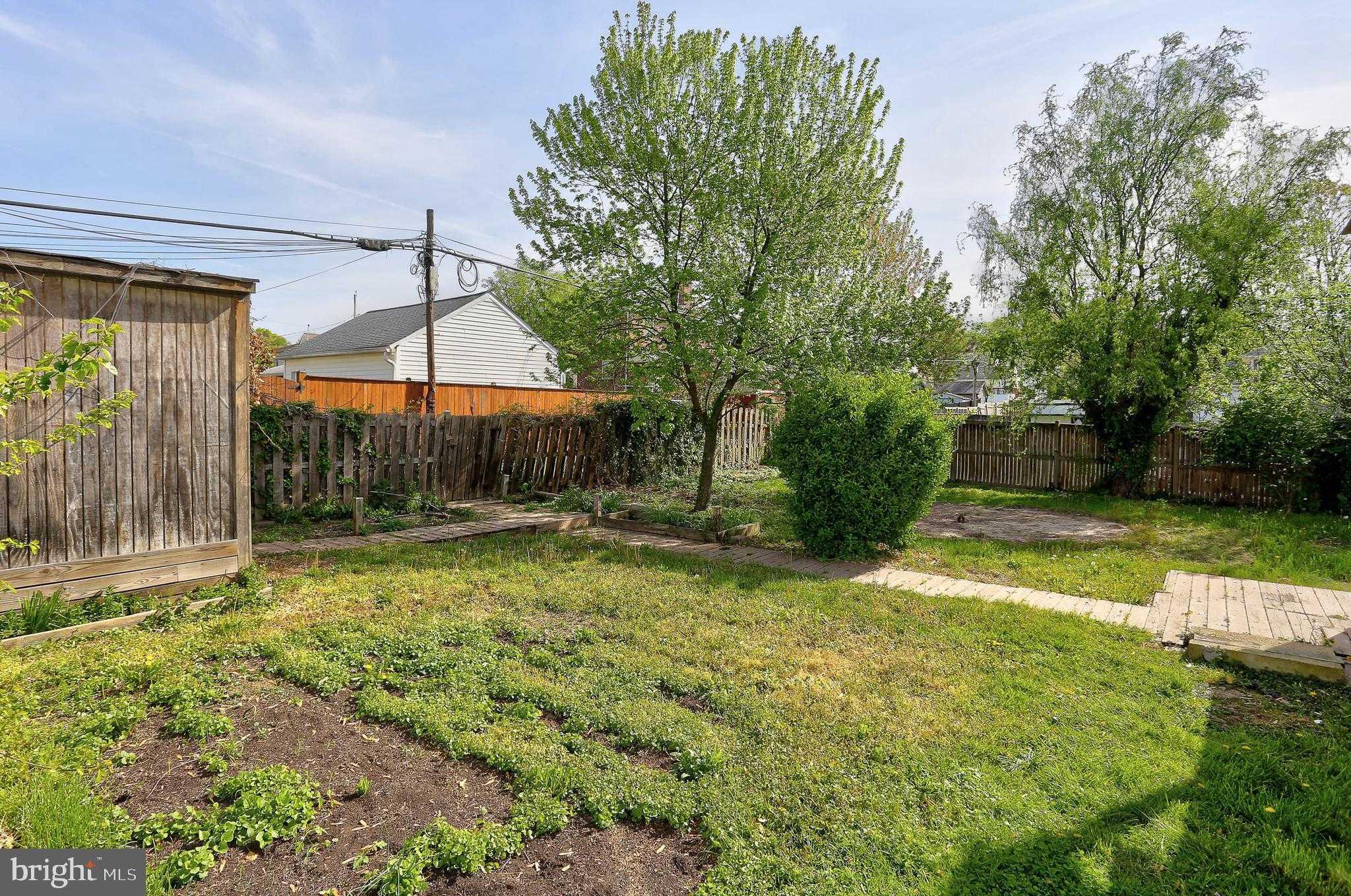 216 Clyde Ave photo 38