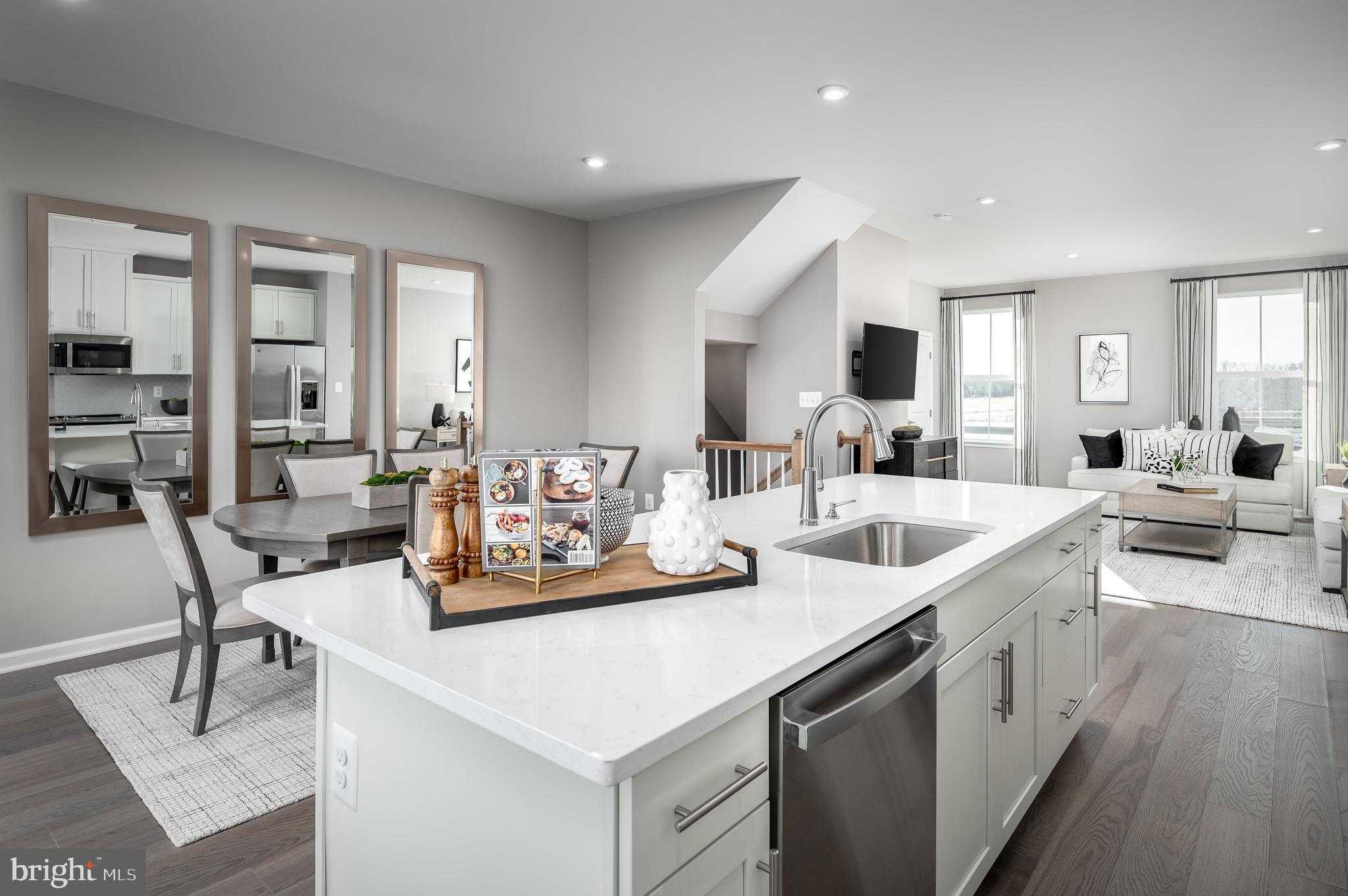 12131 Landings Blvd photo 4