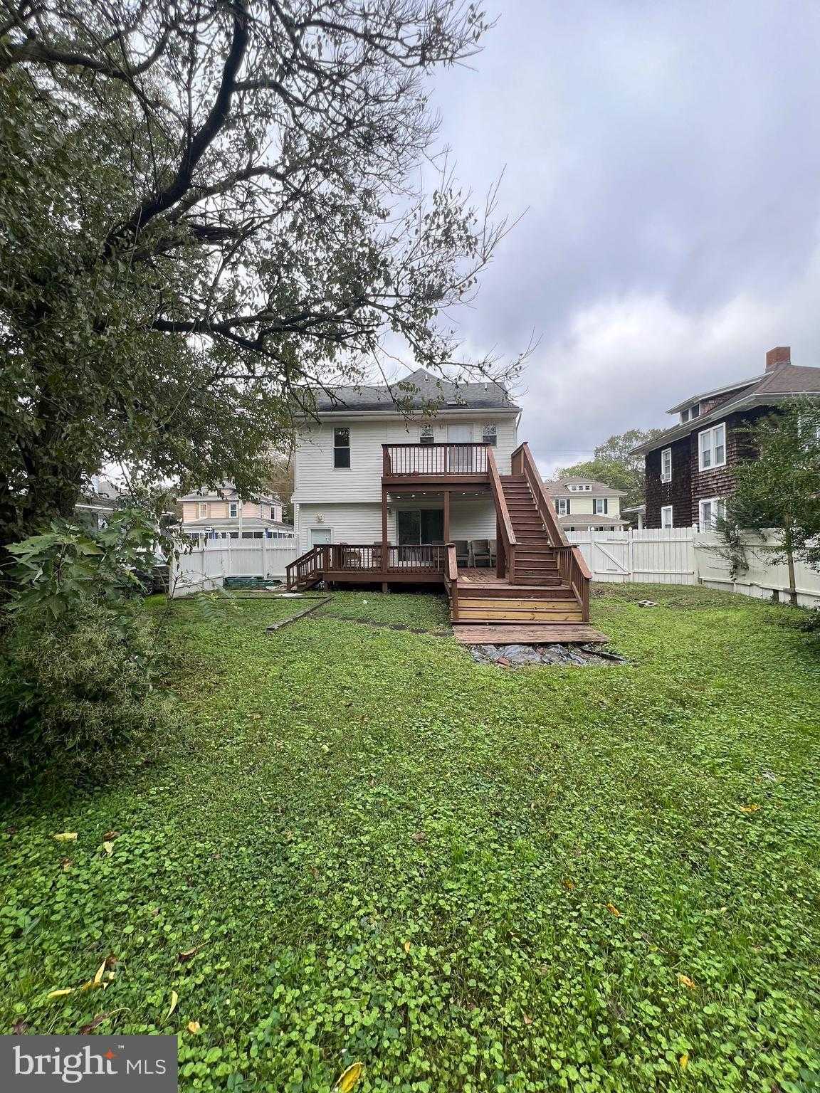 100 E Pine St photo 3