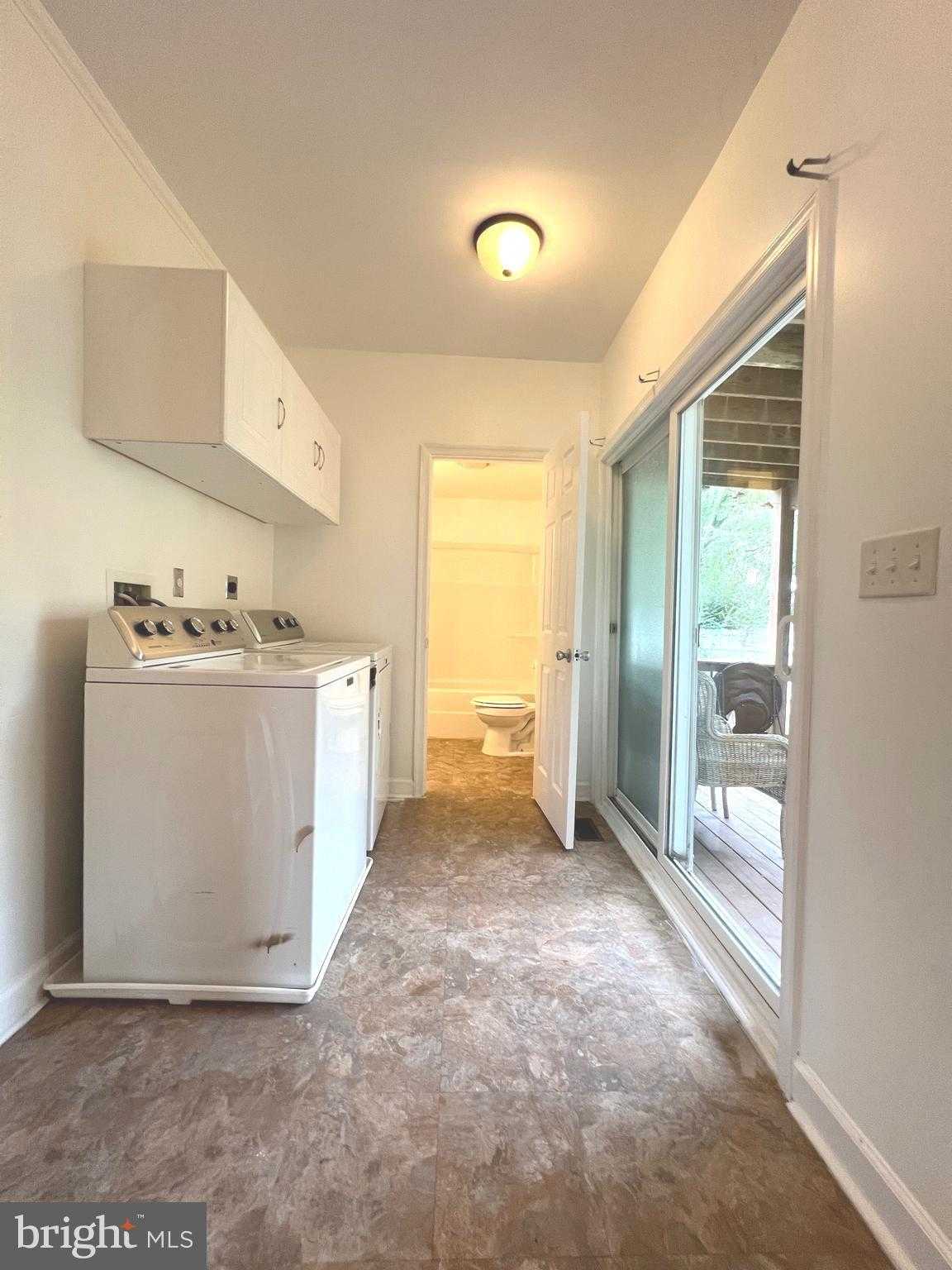 100 E Pine St photo 8