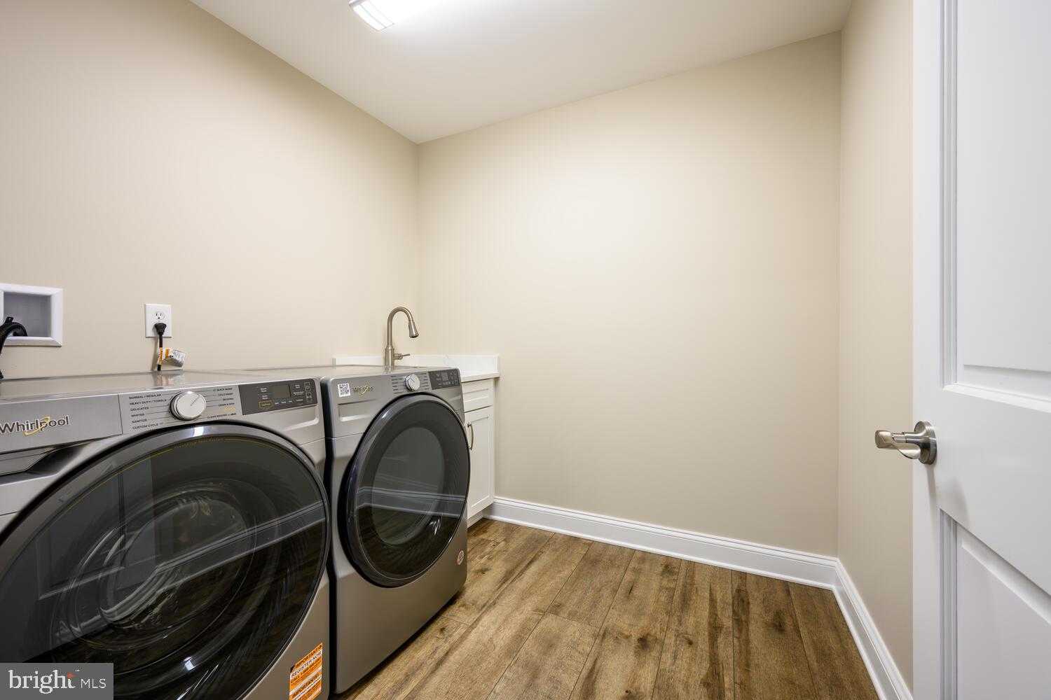 405 Collins Ave photo 35