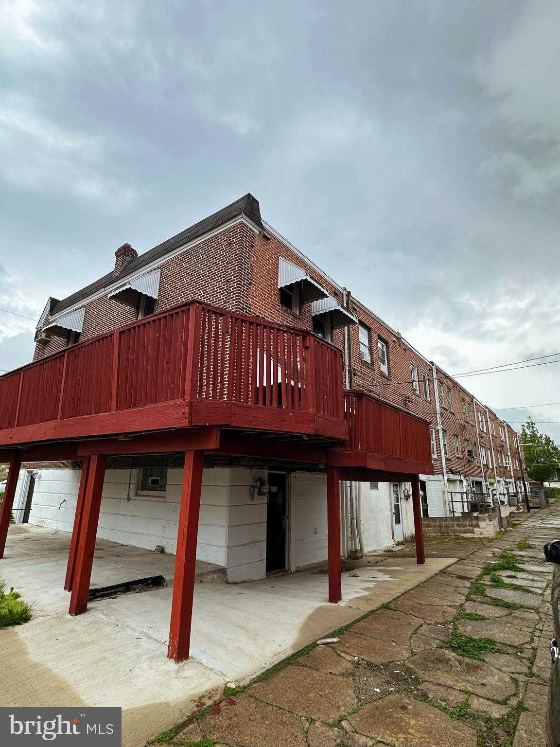 4056 Benner St photo 2