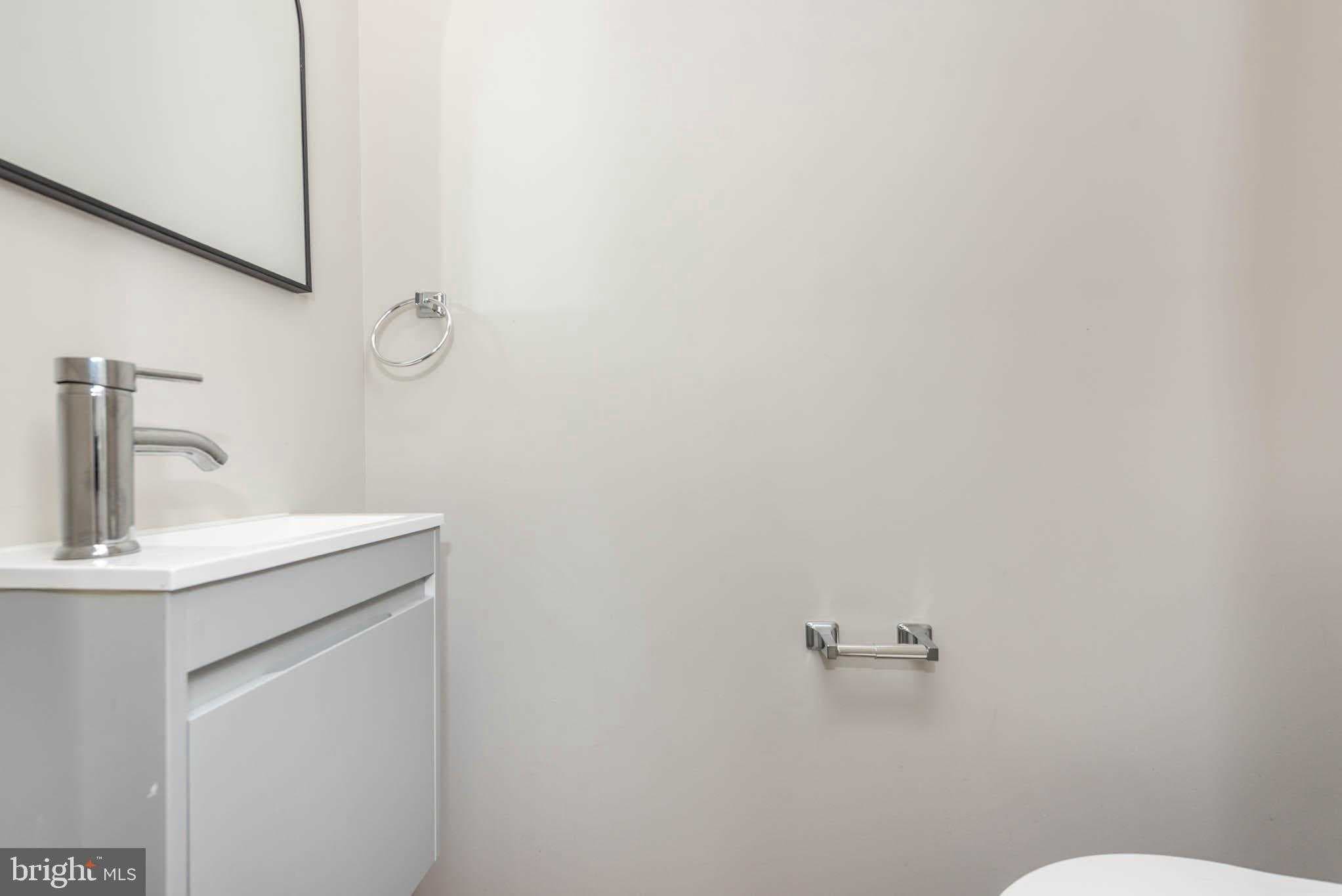 2108 E Hoffman St photo 7