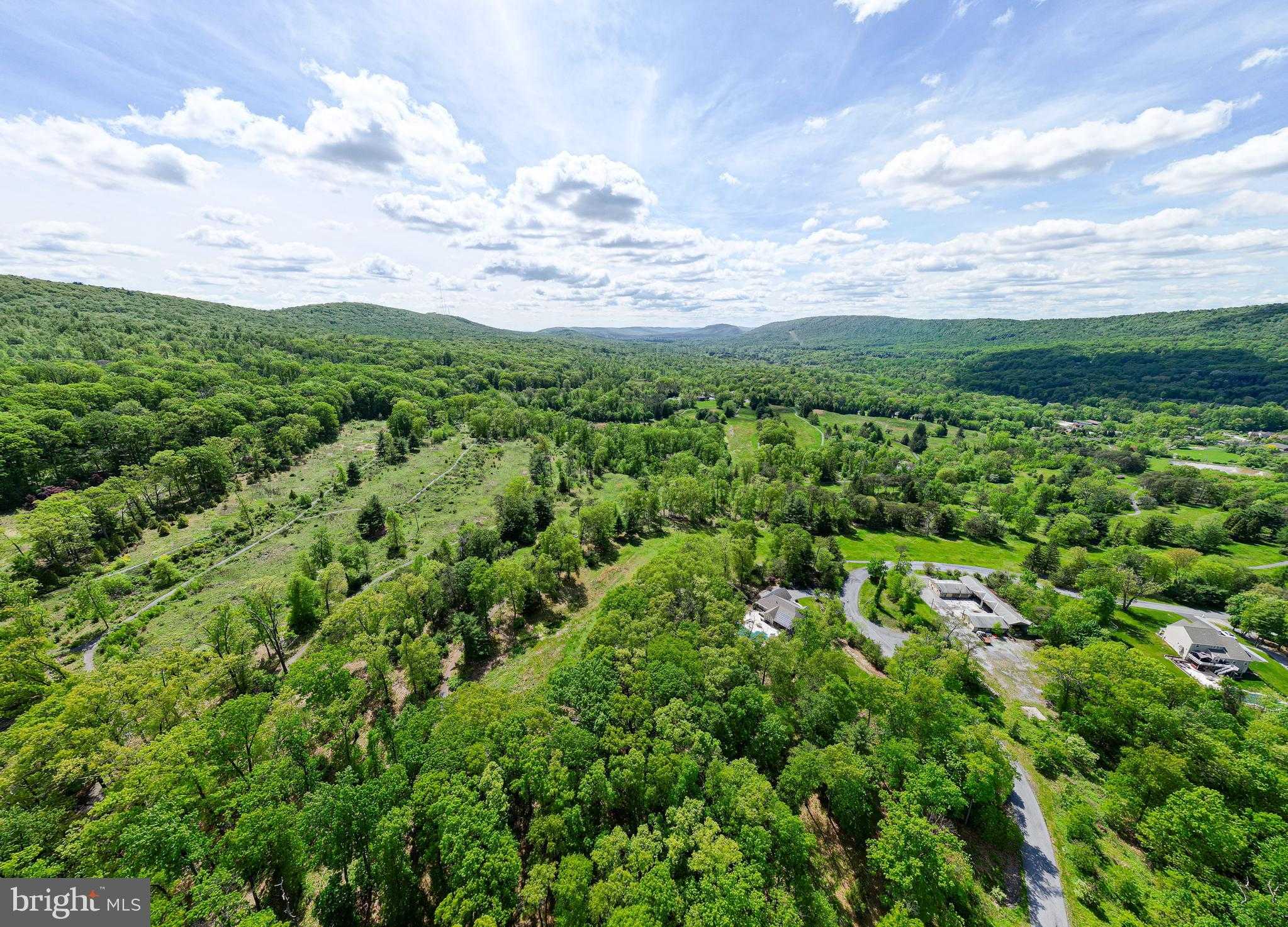 Mockingbird Dr photo 10