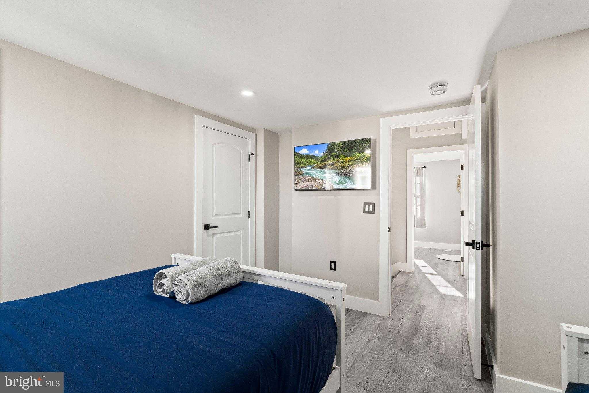 124 W Master St photo 37