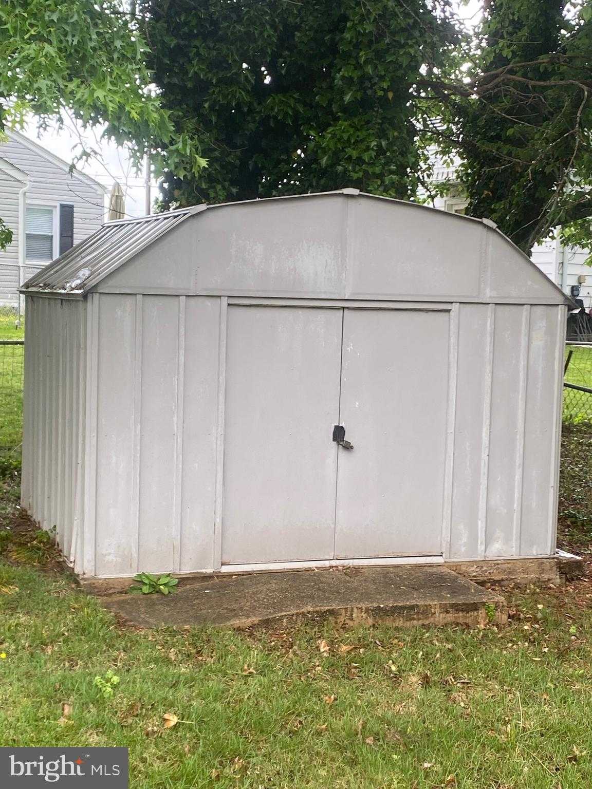 33 Delta Pl photo 13