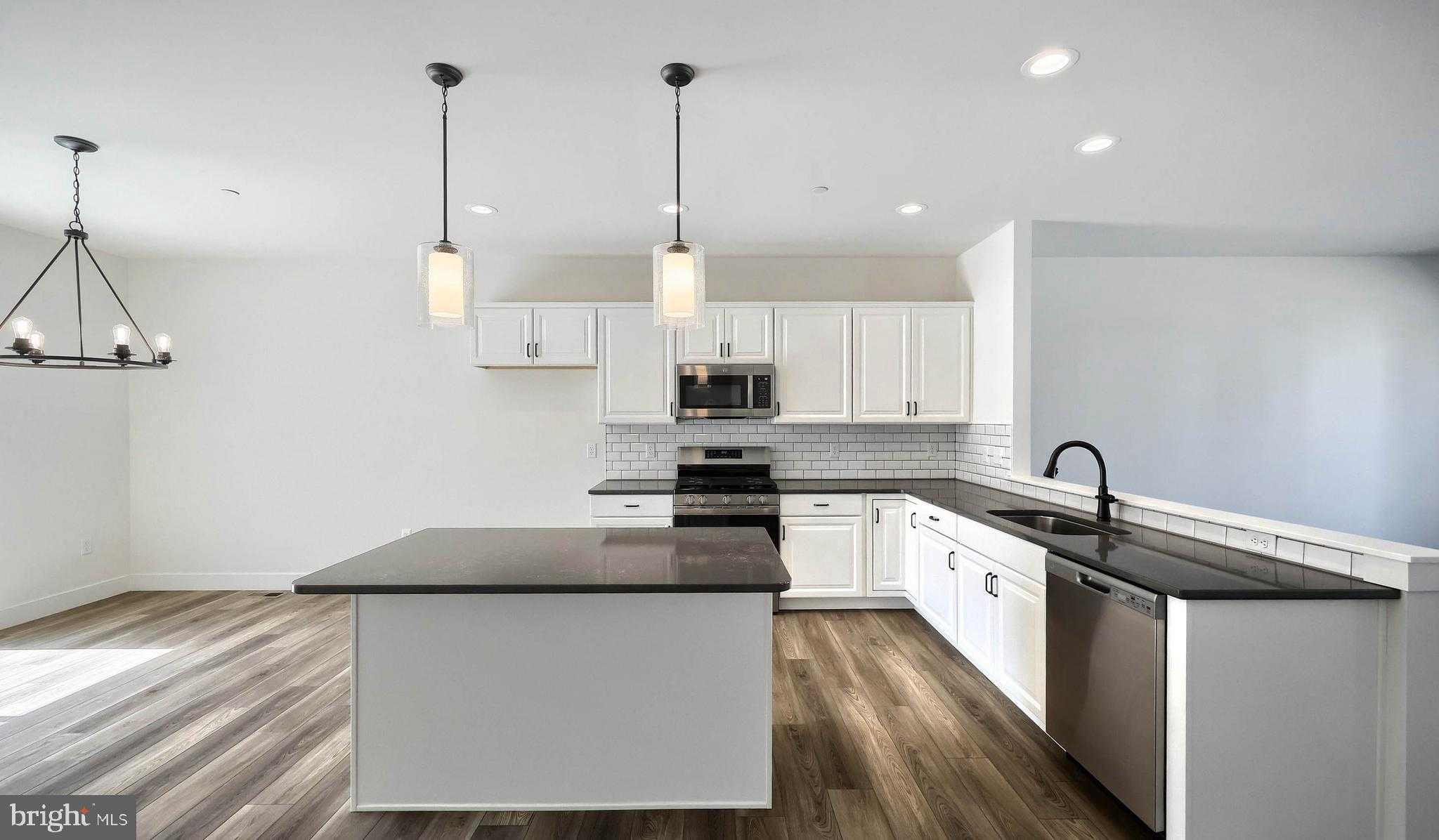 110 Madison Dr photo 9