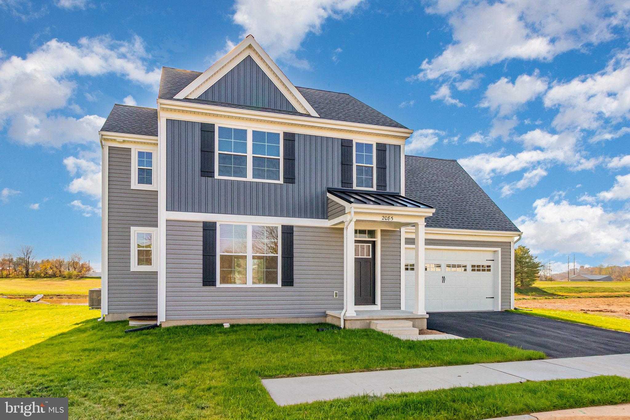 2085 Andrew Ave photo 3