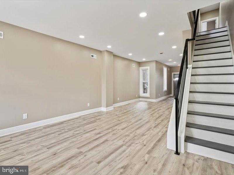 6807 Chew Ave photo 2