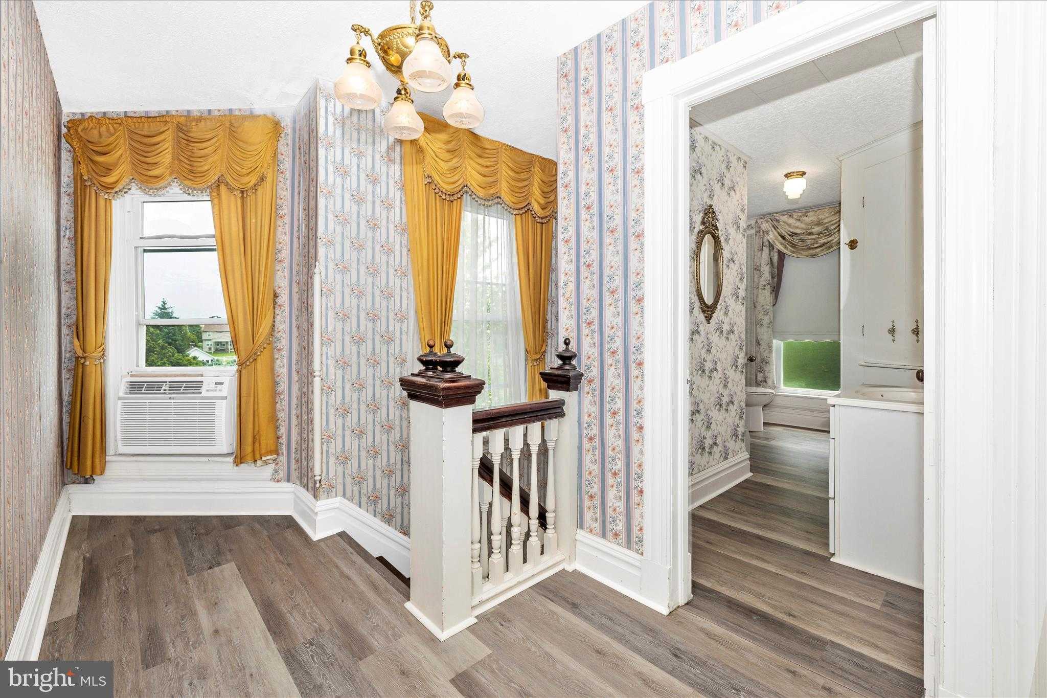 2027 Lincoln Way E photo 23