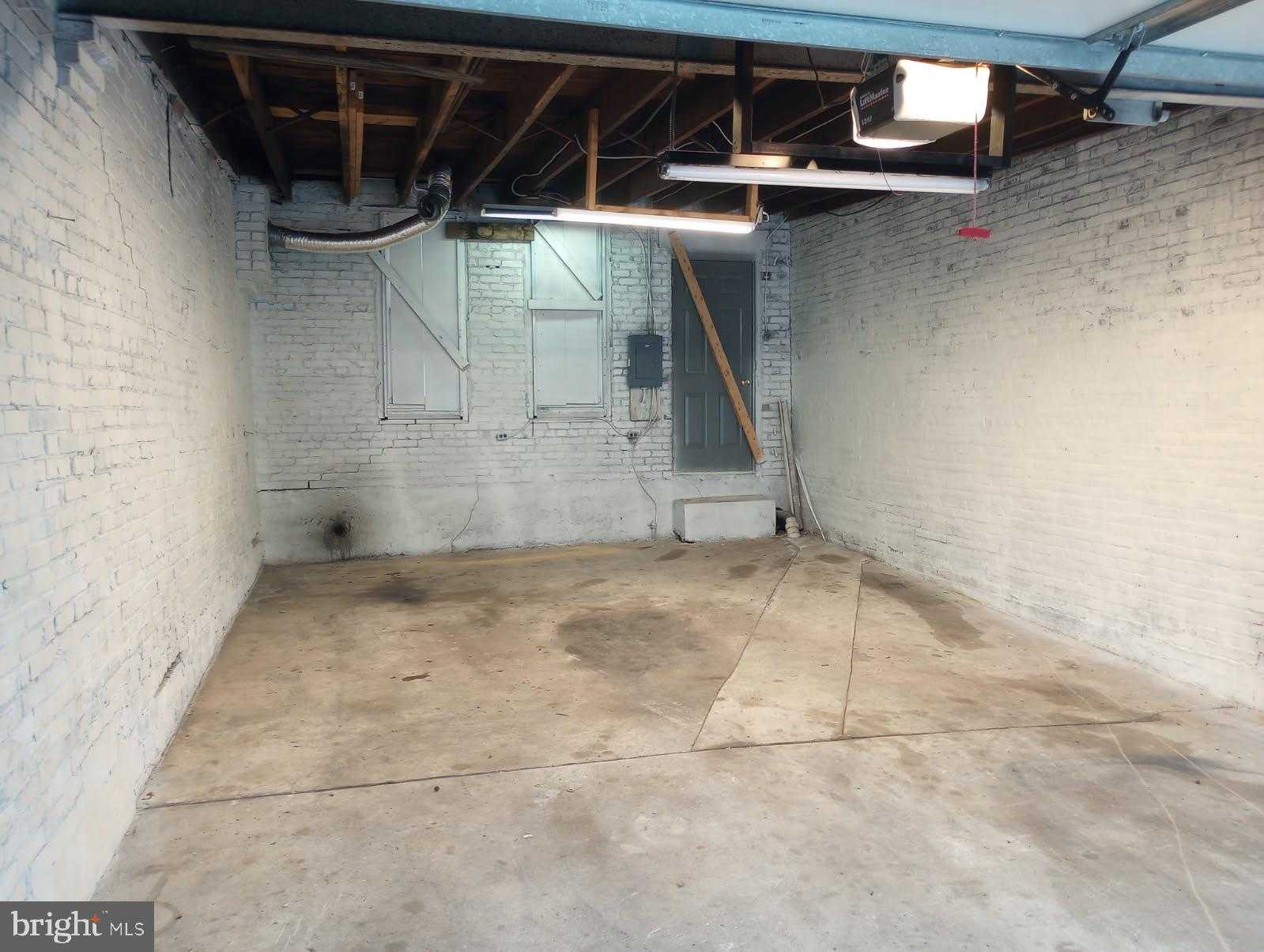 330 Locust St photo 3