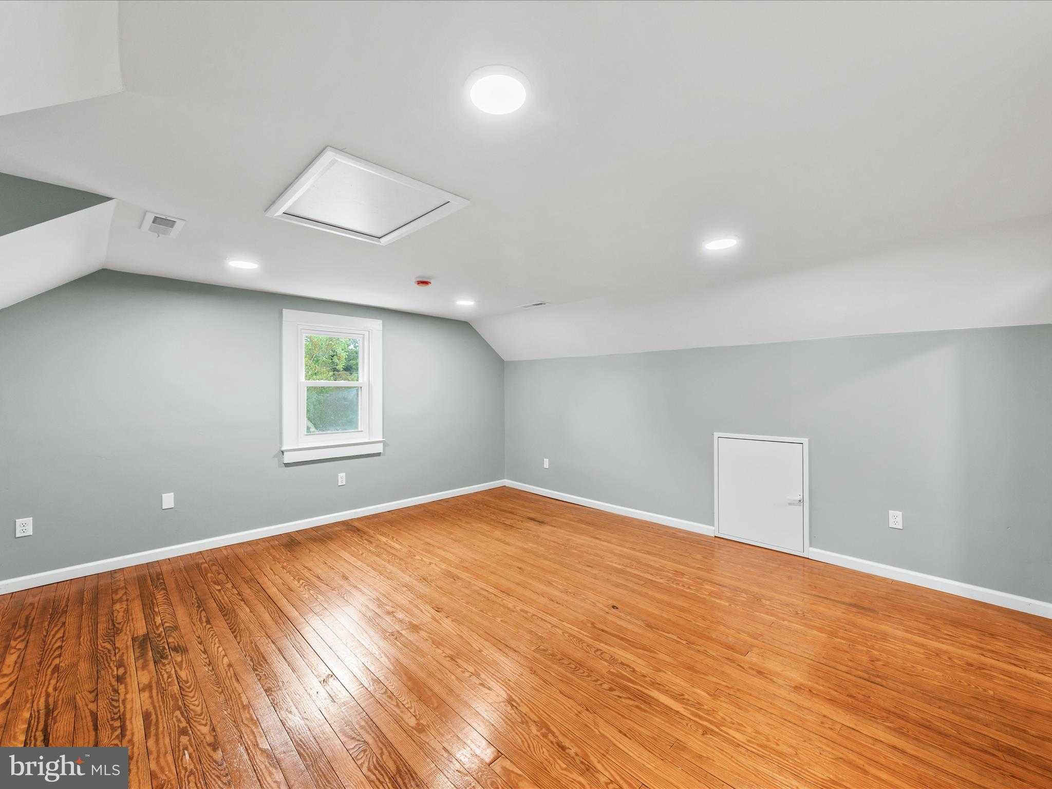 304 N Main St photo 34