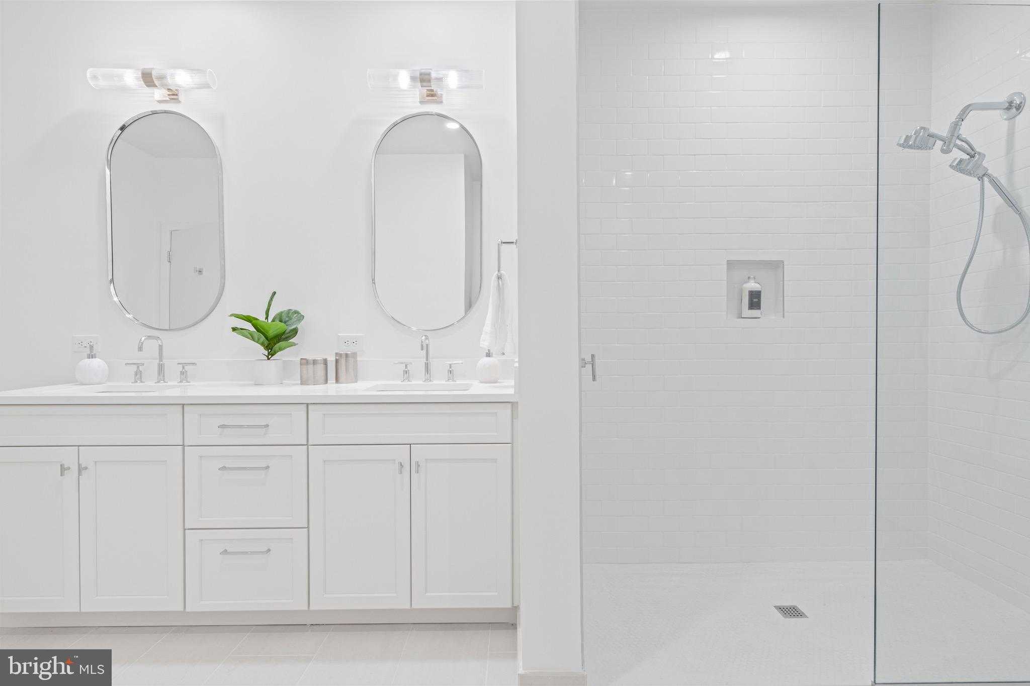 110 Park Ave photo 18