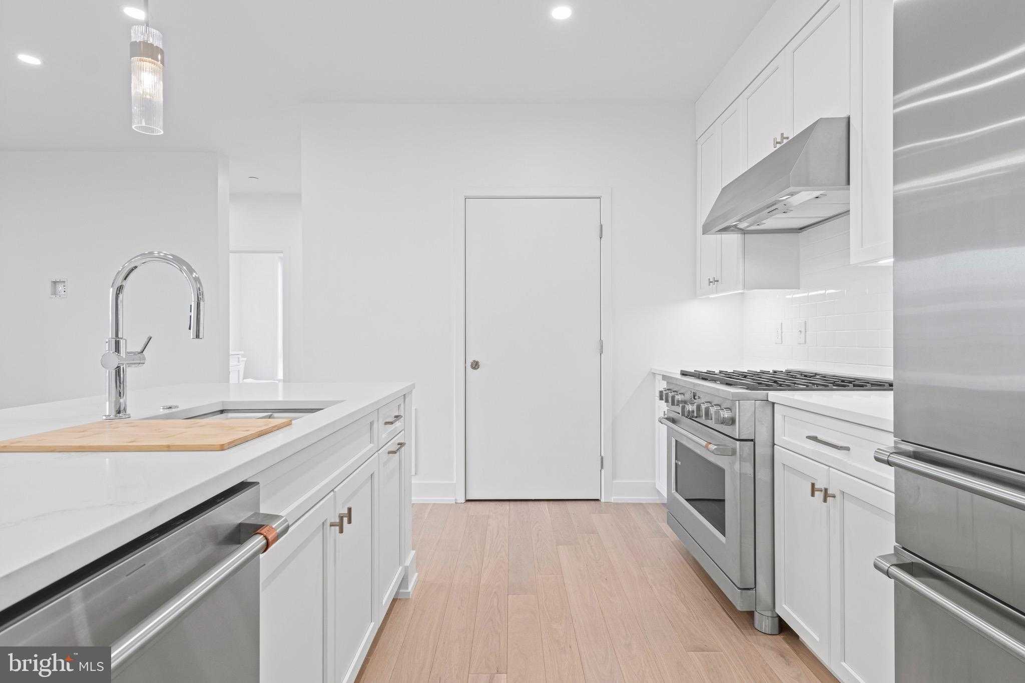 110 Park Ave photo 9