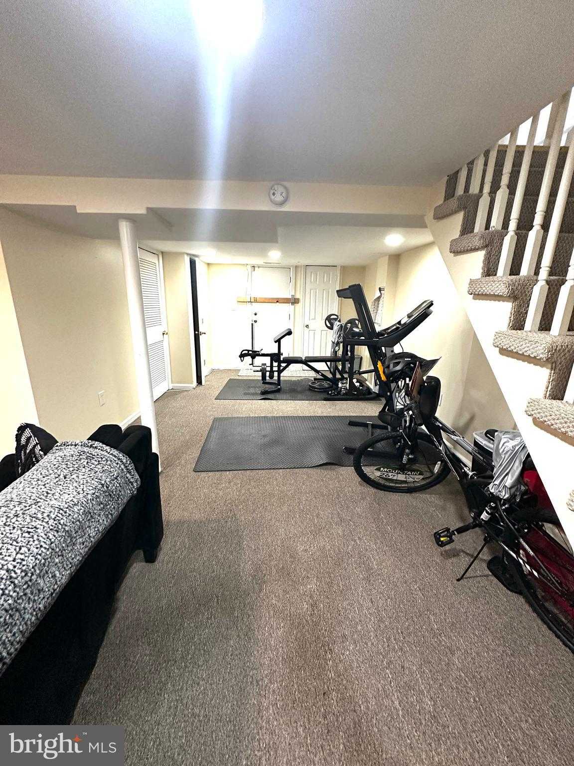 912 Evesham Ave photo 34