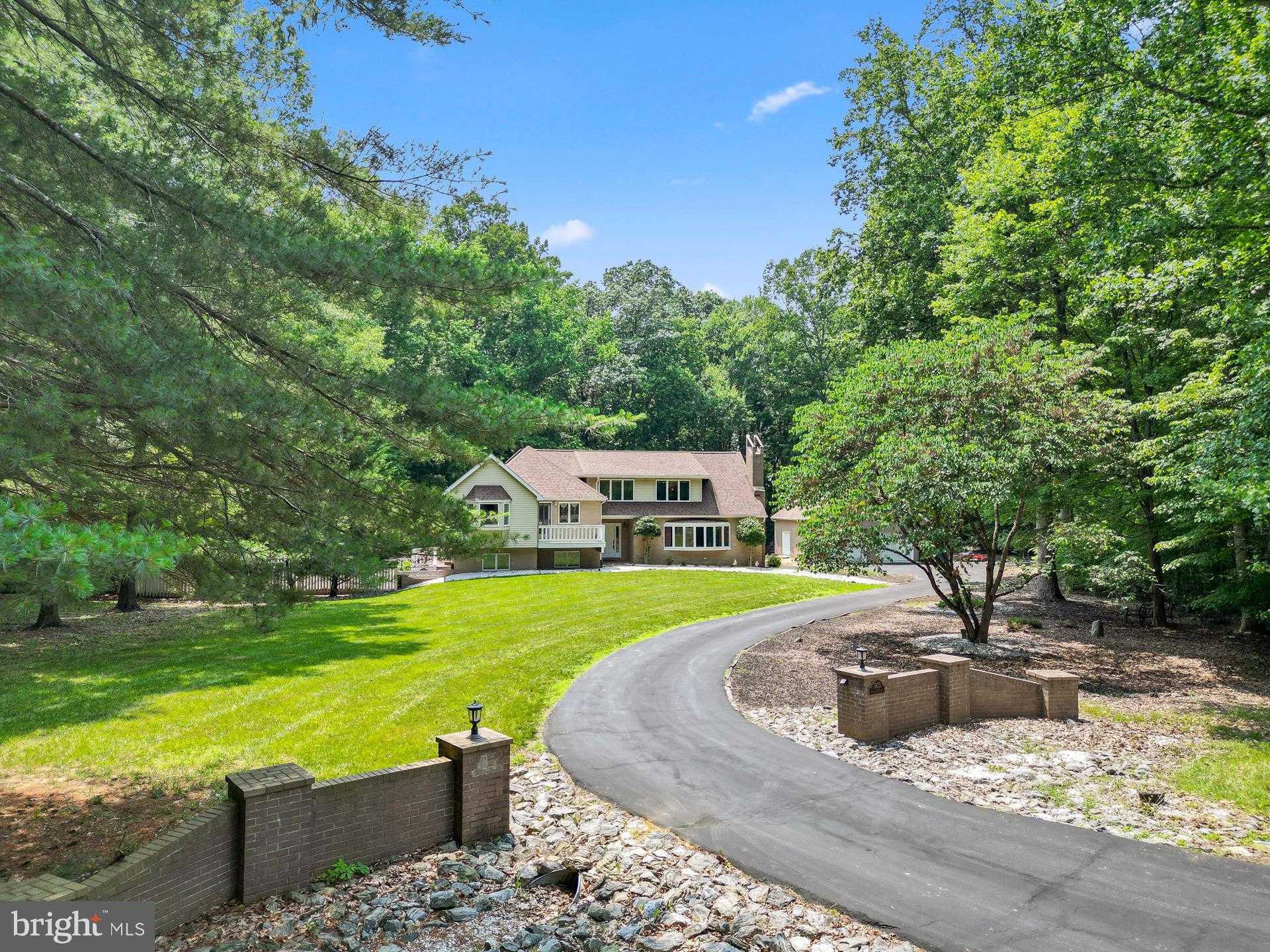 7875 Locust Pl photo 2