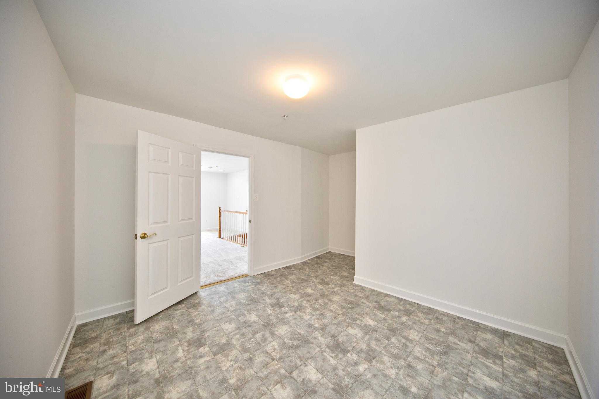 33 Owens Landing CT Apt A photo 39