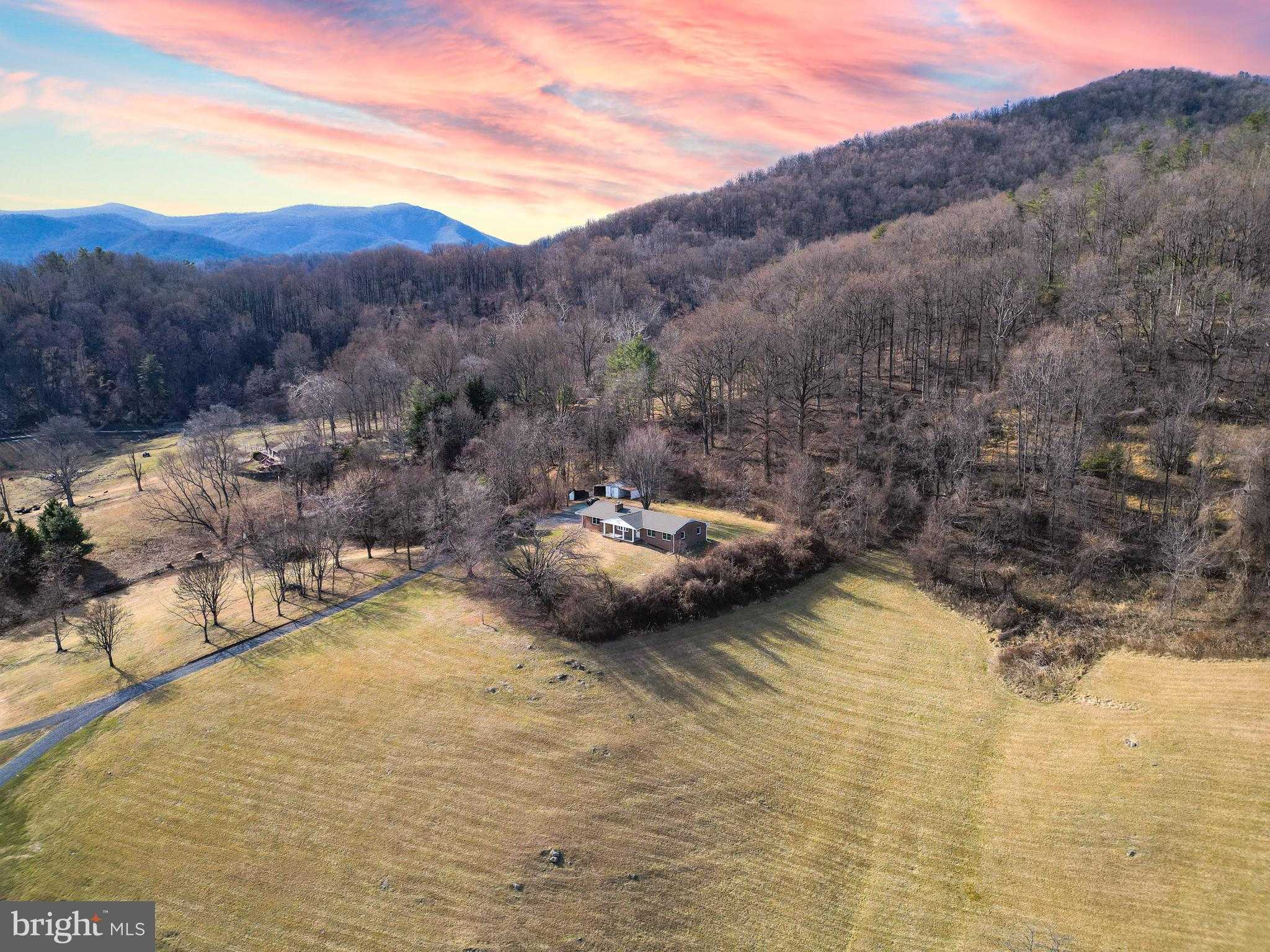 40 Antique Ln photo 2