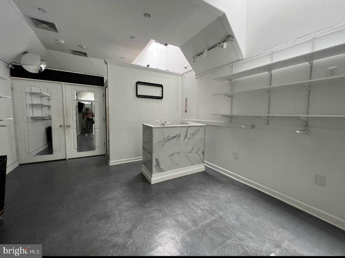 1509 Spring Garden St photo 5