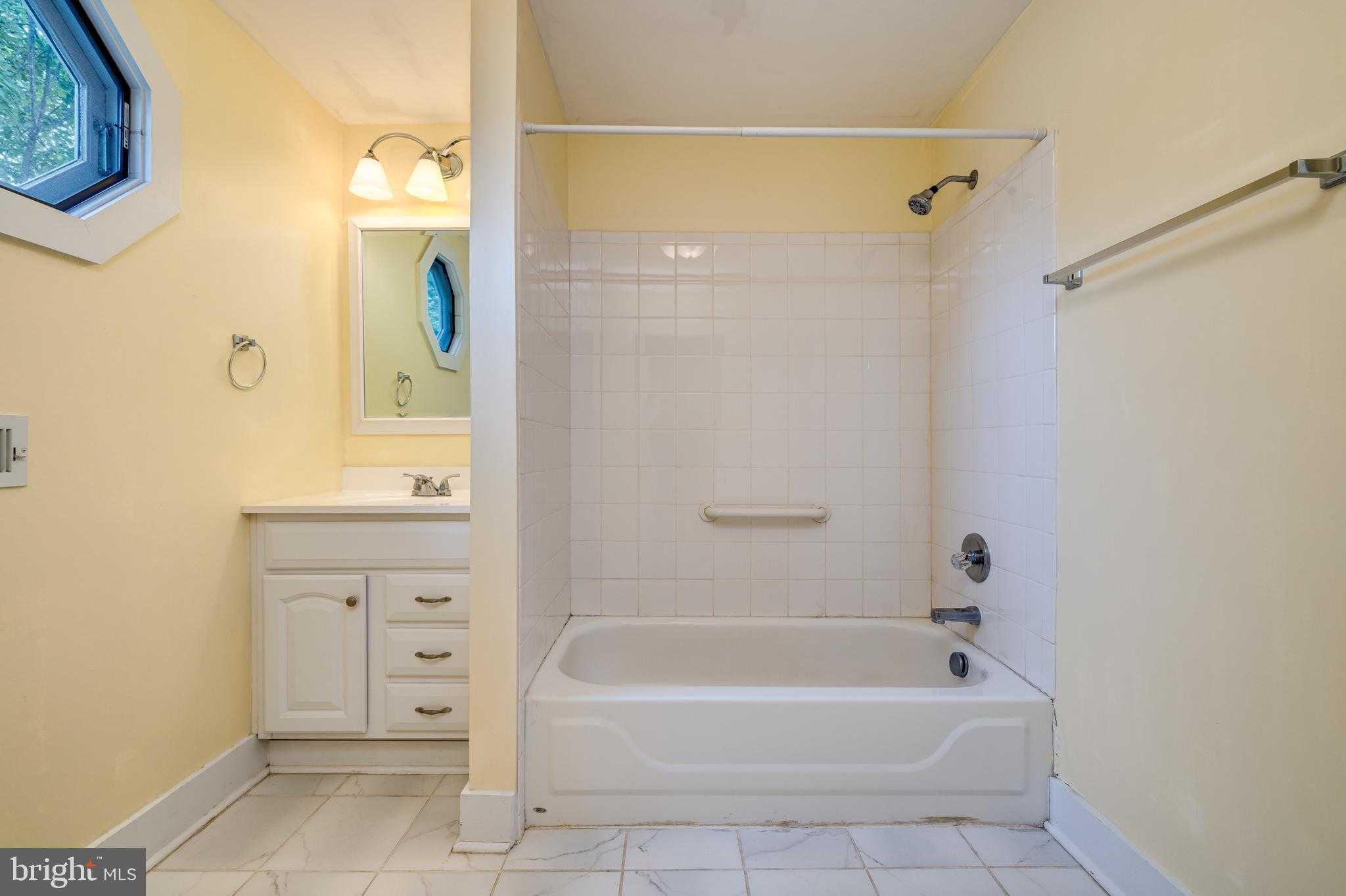 220 Mechanic St photo 34