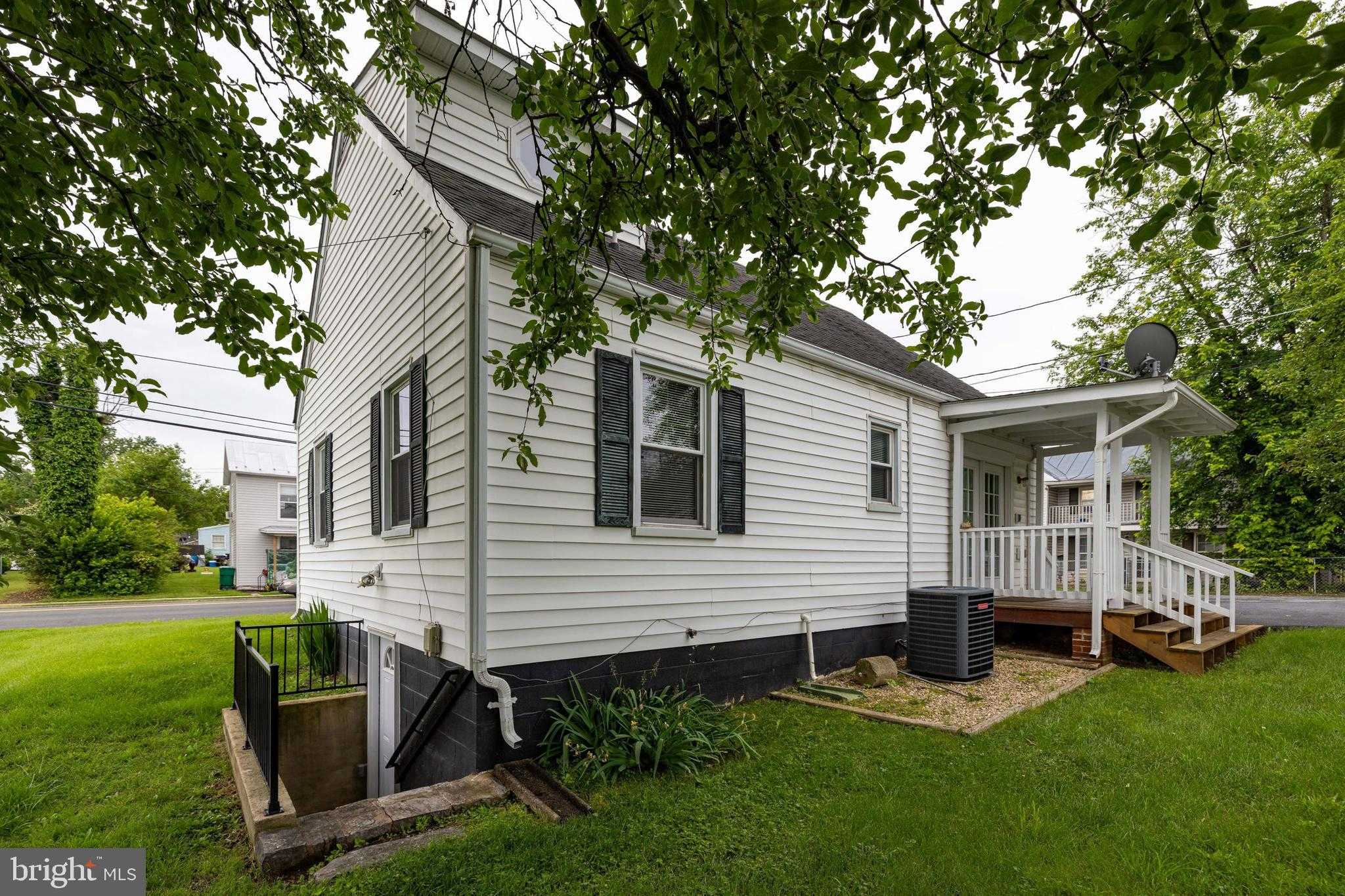 220 Mechanic St photo 41