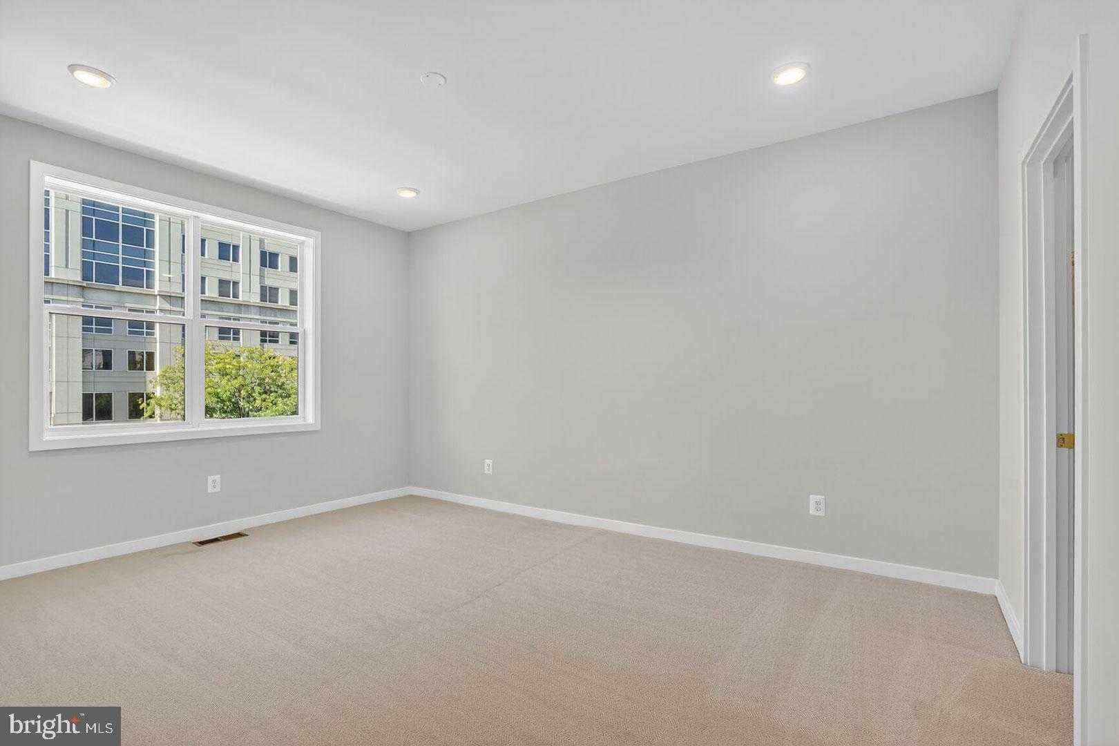 114 Pepperell St photo 19