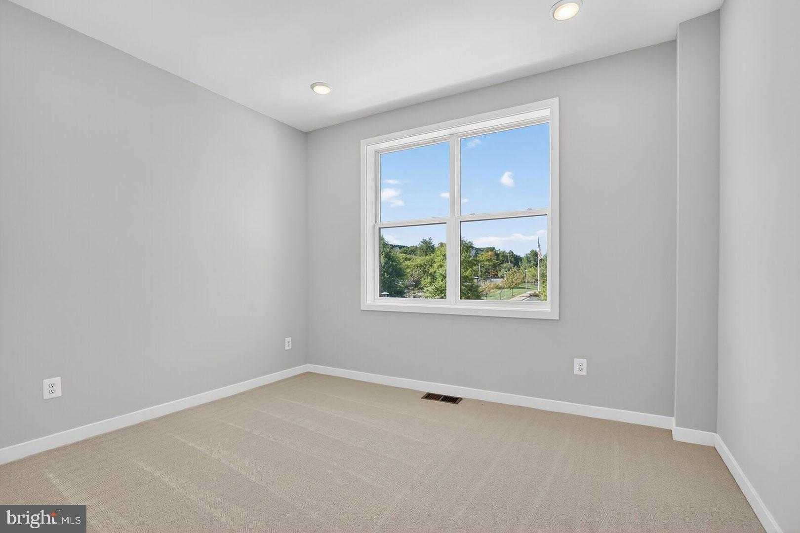 114 Pepperell St photo 21