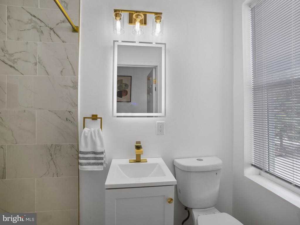 1817 Clifton Ave photo 28