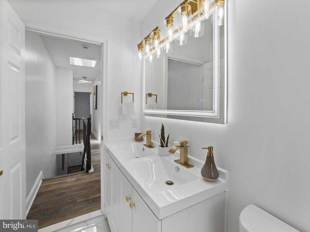 1817 Clifton Ave photo 32