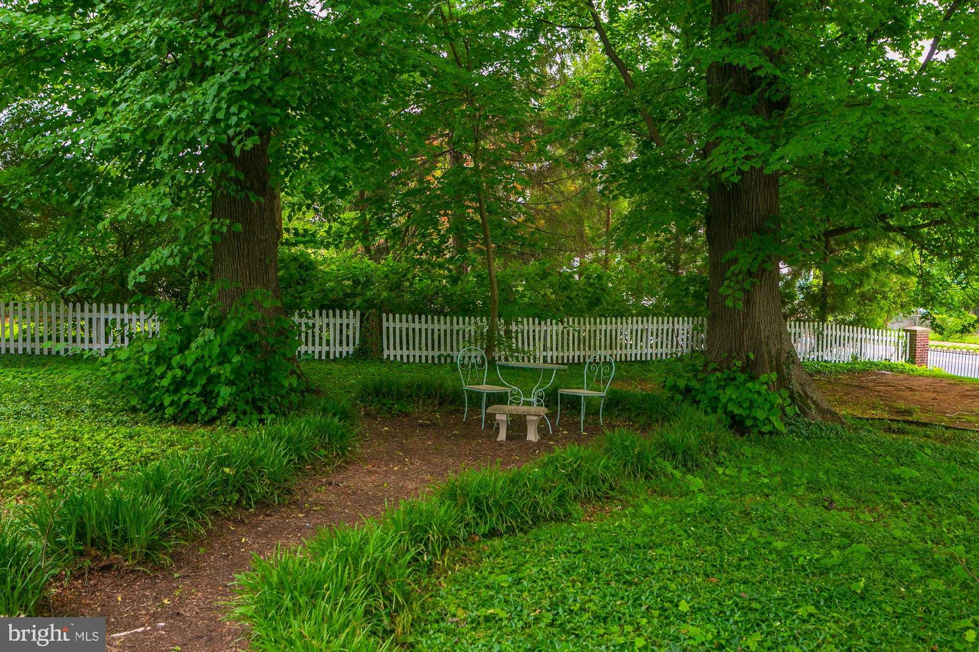 417 E Washington St photo 7