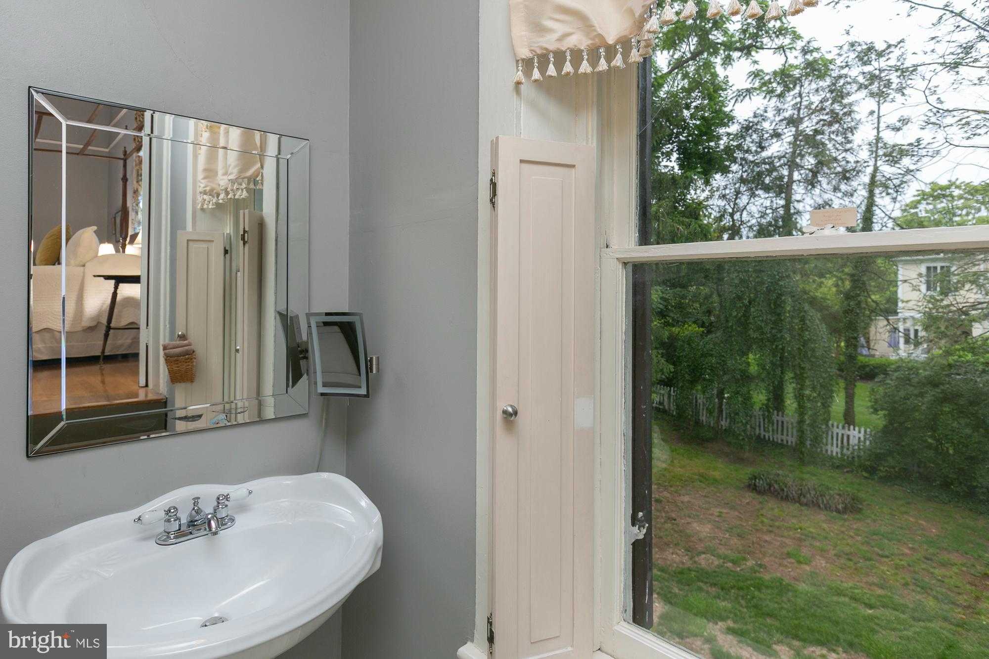 417 E Washington St photo 73