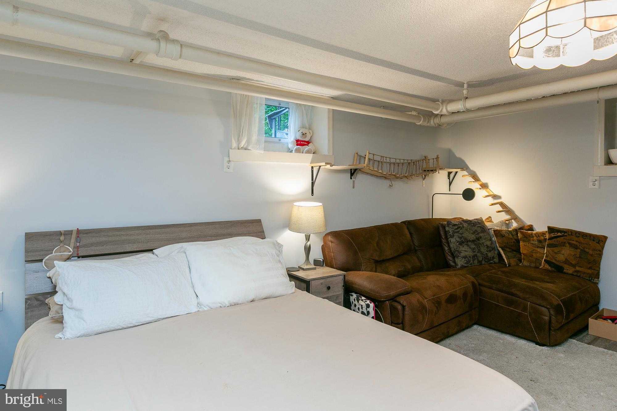 417 E Washington St photo 91