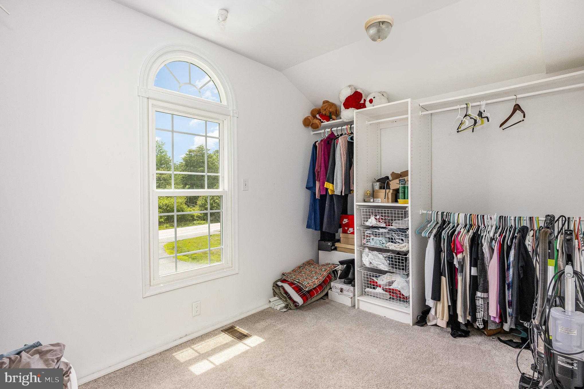 572 Baltimore St photo 26