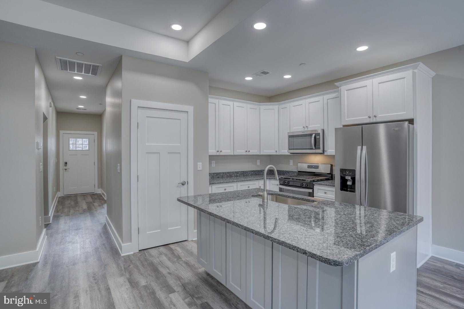 114 W Main St photo 26